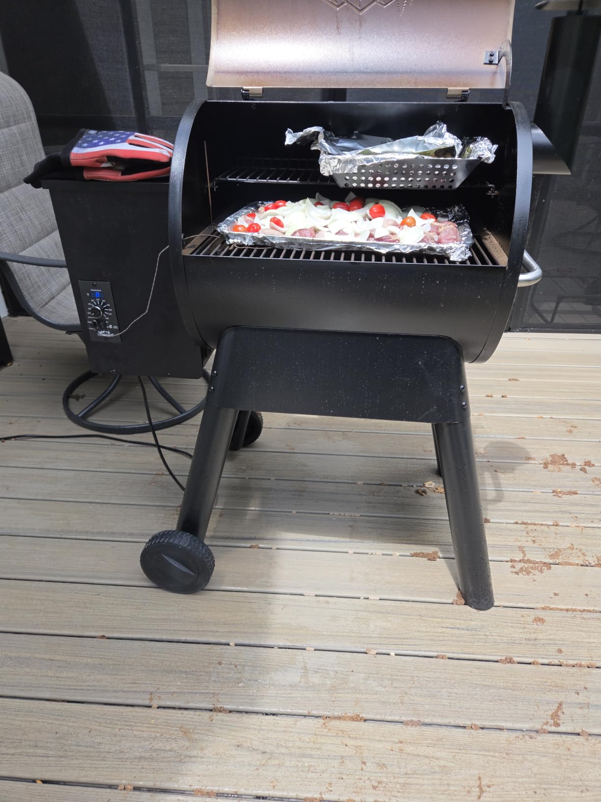 Traeger Pro 22 Wood Pellet Grill & Smoker, 572 Sq In | 6-in-1 BBQ versatility, meat probe, 450°F max, 18 lb hopper - grill, smoke, bake, roast, braise & BBQ customer photo 1