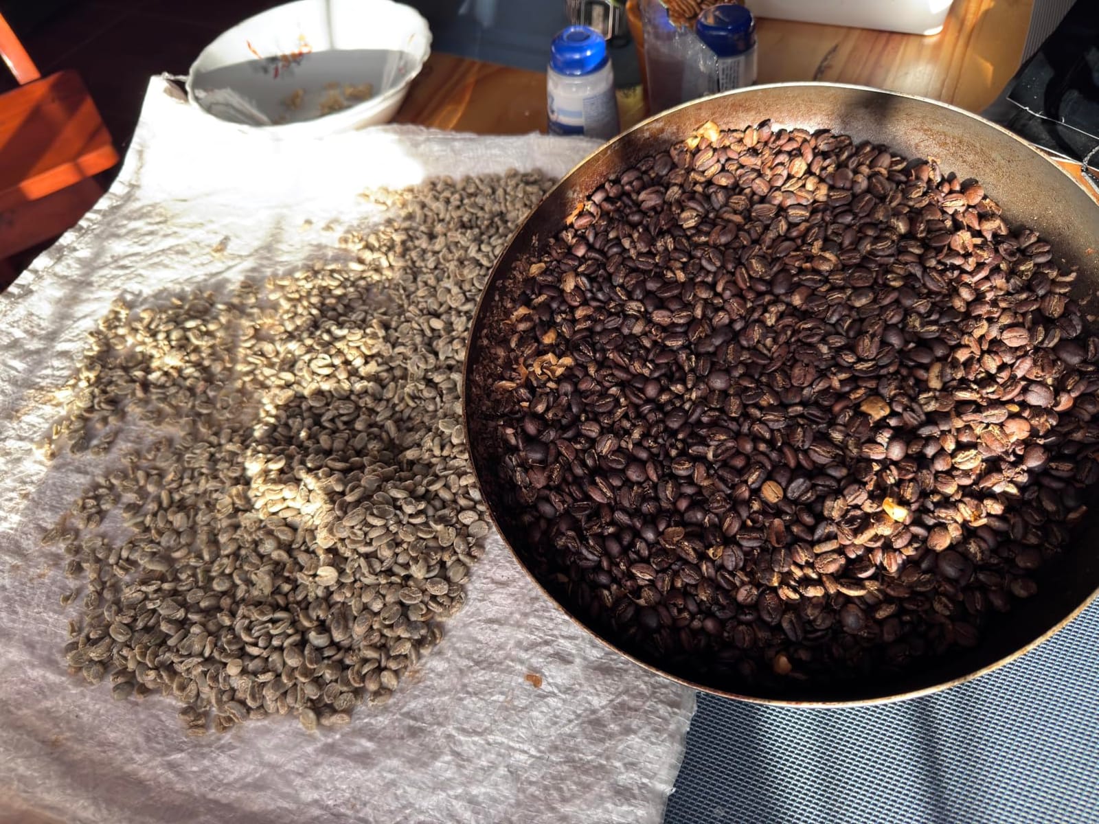 JIAWANSHUN 1.1LB Electric Coffee Bean Roaster 1200W | 0-240°C Adjustable Temp, Non-Stick Pan, for Green Coffee Beans, Home Use customer photo 2