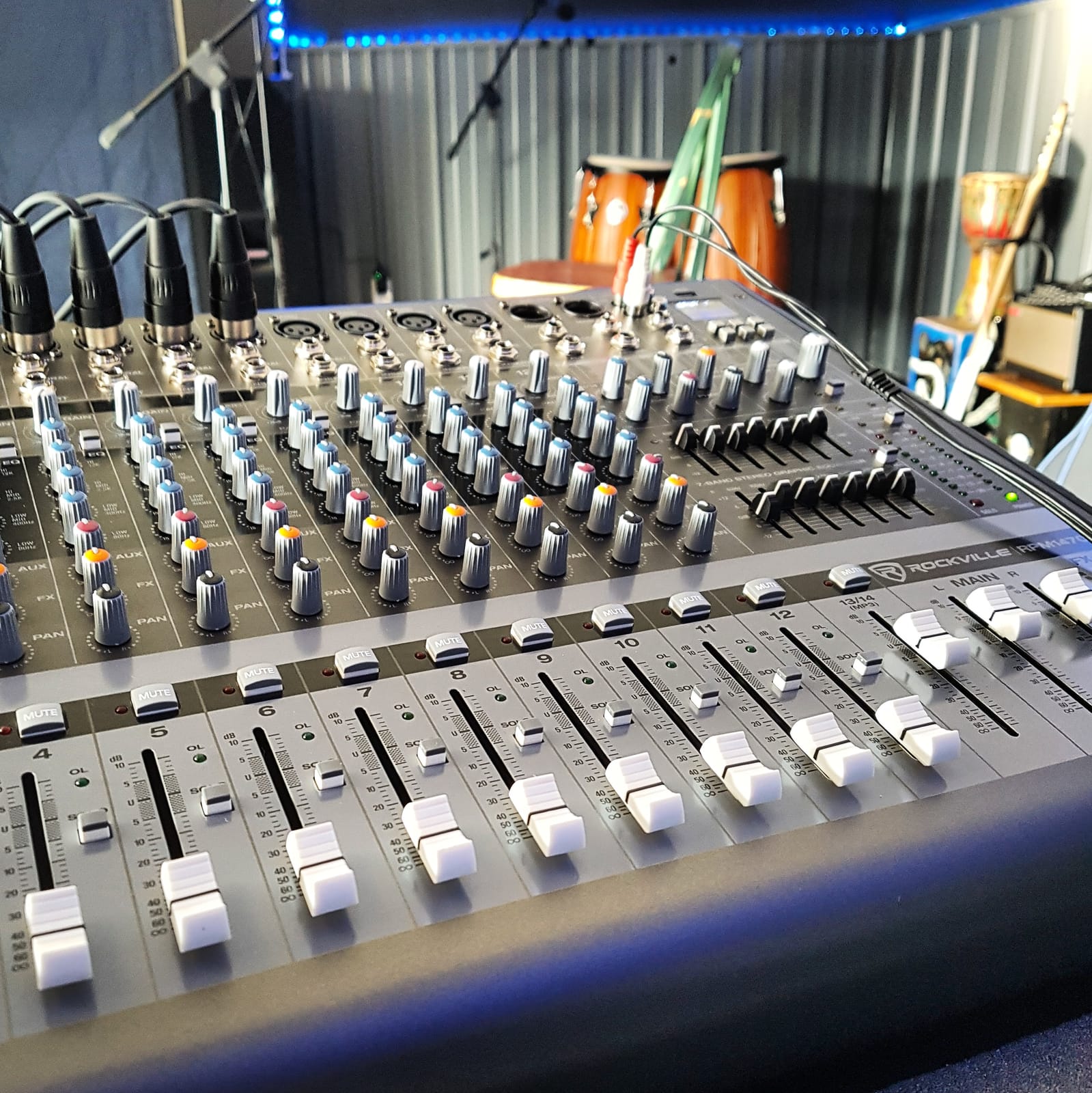 Rockville RPM1470 6000W Peak 14-Channel Powered Mixer, 750W RMS x 2 at 4 Ohm, USB/Bluetooth, 24-Bit Effects, 14 XDR2 Mic Preamps, for Live Events/Church Bands customer photo 2