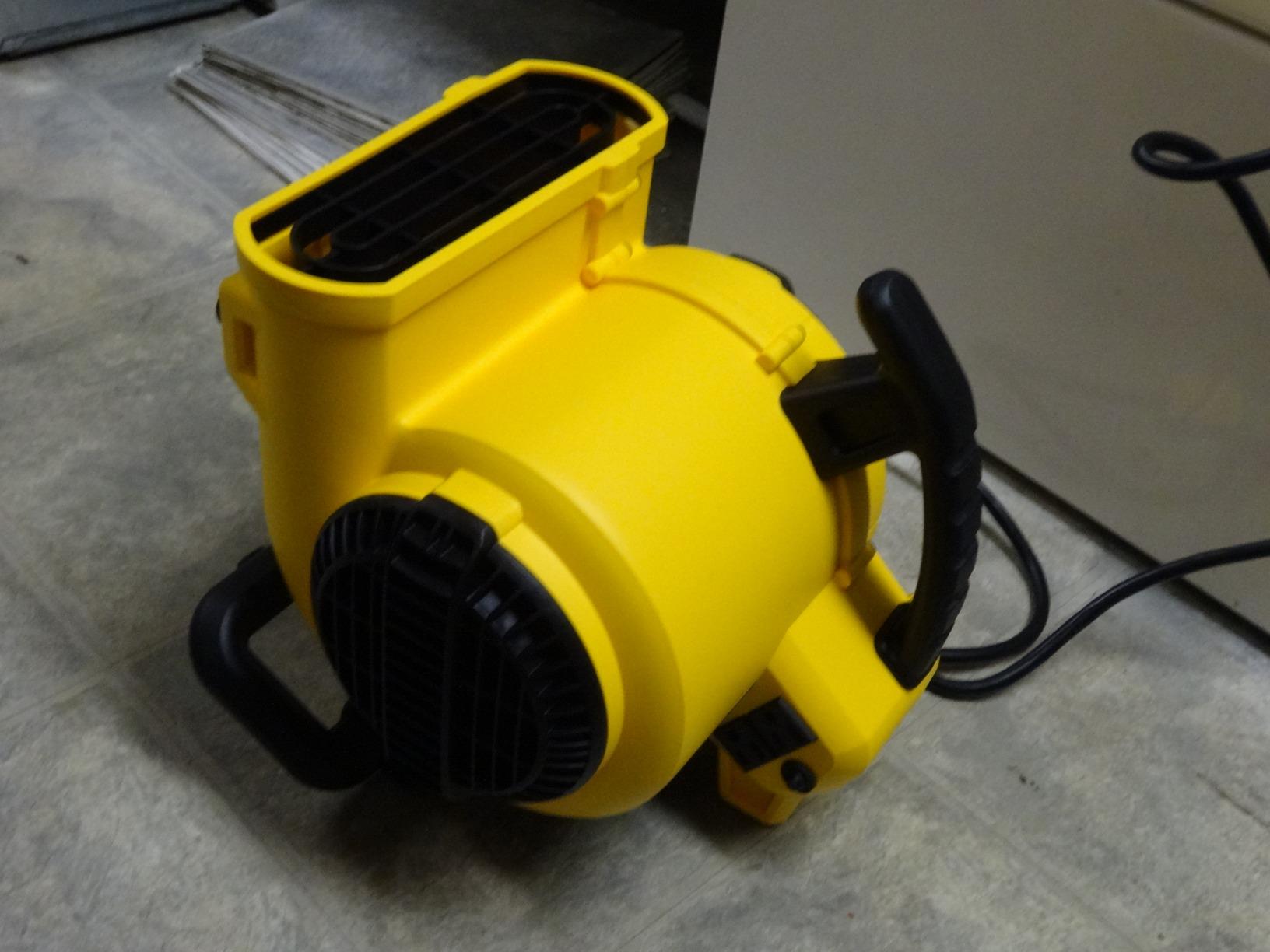DEWALT Portable Air Mover, 276W 3 Speed Floor Fan, Utility Blower Fan | 1/5 HP 600 CFM Floor Dryer, 11 lbs Carpet Dryer, Floor Fan, for Janitorial, Home, Commercial Use, DXAM-2260 customer photo 1