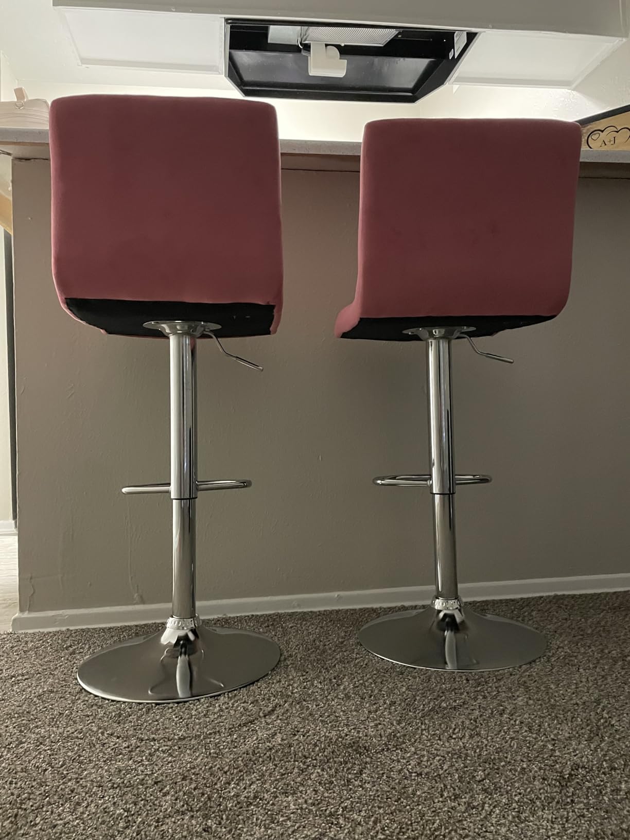 Yaheetech Bar Stools Set of 2 Adjustable Counter Height Barstools Black | 360 Degree Swivel Faux Leather Sillas Para Barra De Cocina with Back and Footrest for Kitchen Dining Room Island and Bar customer photo 1