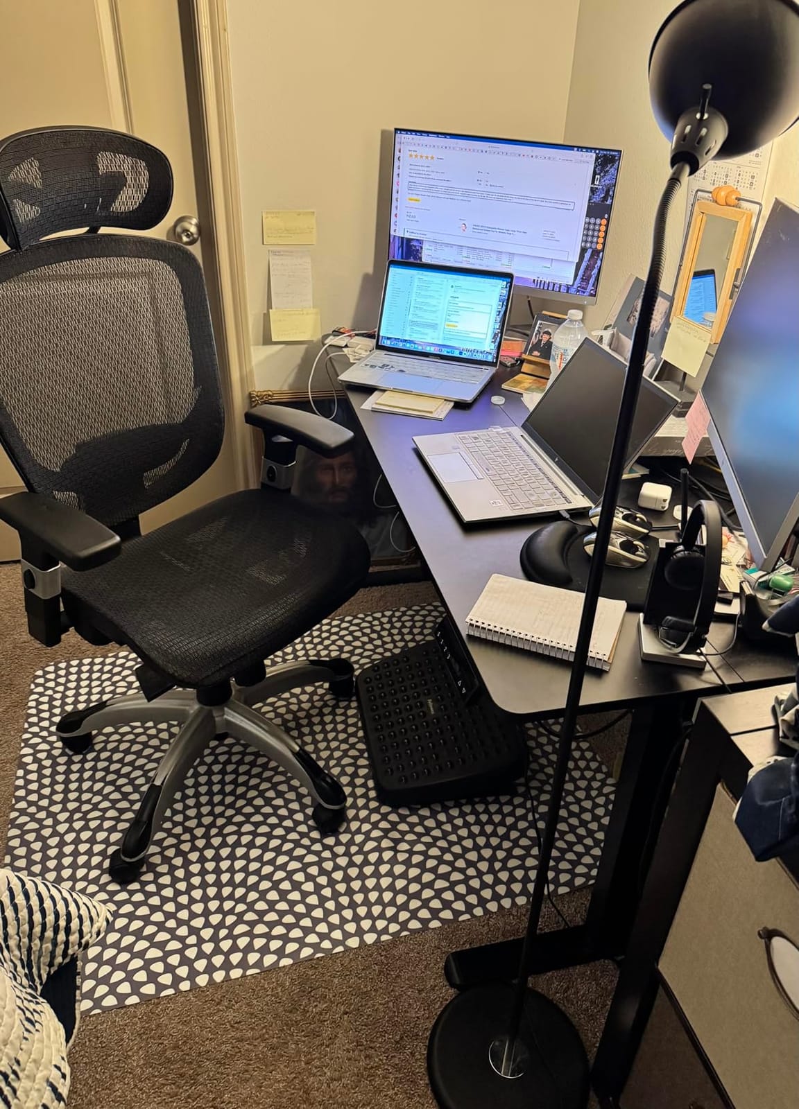 STAPLES Hyken Ergonomic Task Chair, Mesh, Ergonomic, Lumbar Support, Swivel, Gray customer photo 1