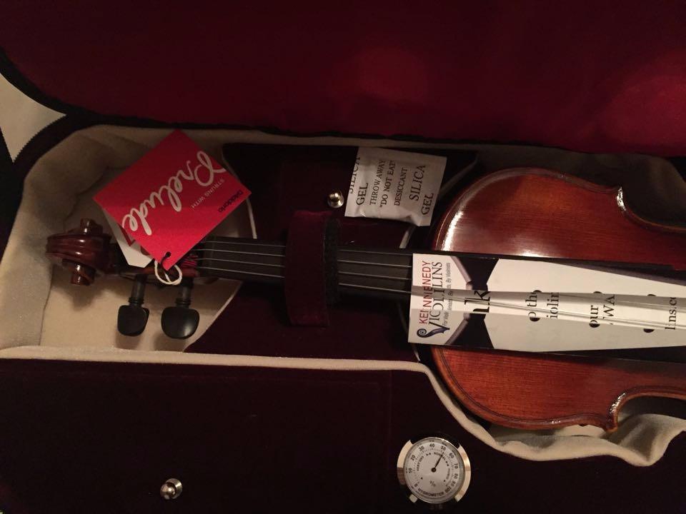 Louis Carpini G2 Violin Outfit 4/4 Full Size - Carrying Case and Accessories Included - Solid Maple Wood and Ebony Fittings By Kennedy Violins customer photo 2