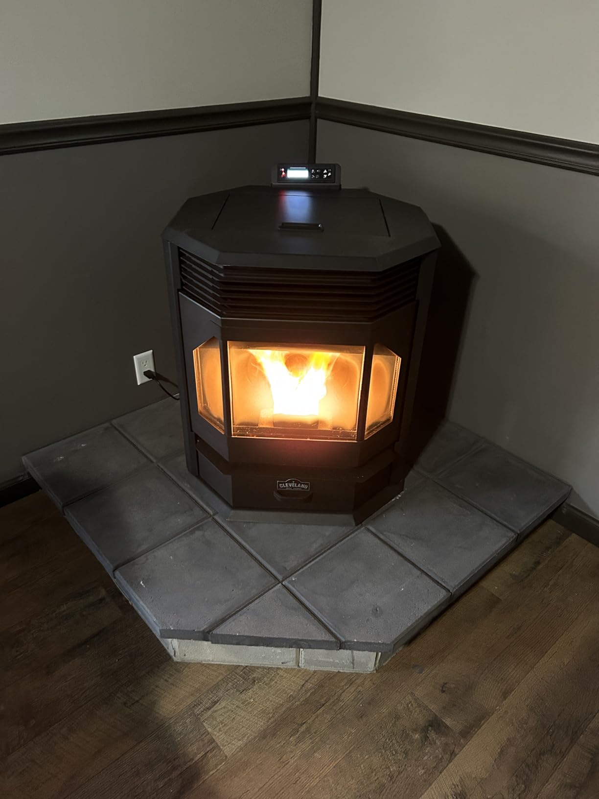 Cleveland Iron Works Bayfront Pellet Stove - 66lb Hopper customer photo 2