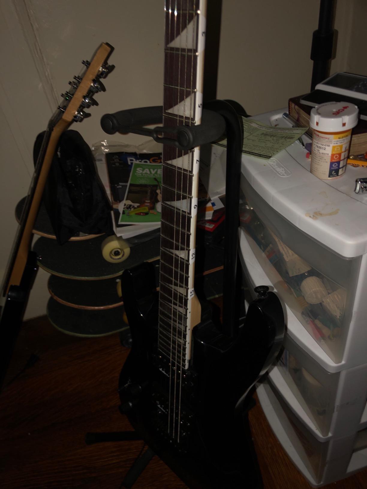 Jackson JS Series 6 String Dinky Arch Top JS22 DKA LH Electric Guitar | Amaranth Fingerboard and Maple Neck Gloss Black customer photo 2