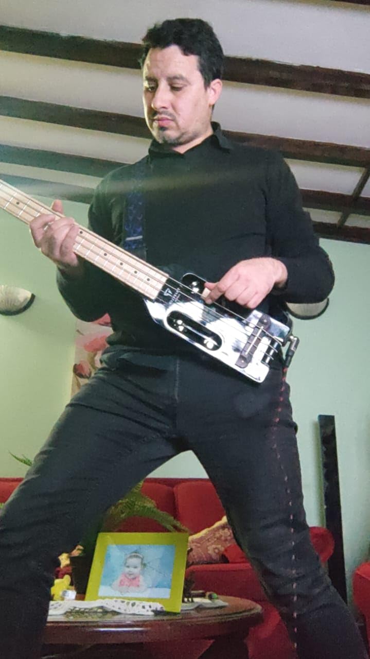 Traveler Guitar Ultra-Light Gloss Black Bass Guitar customer photo 1