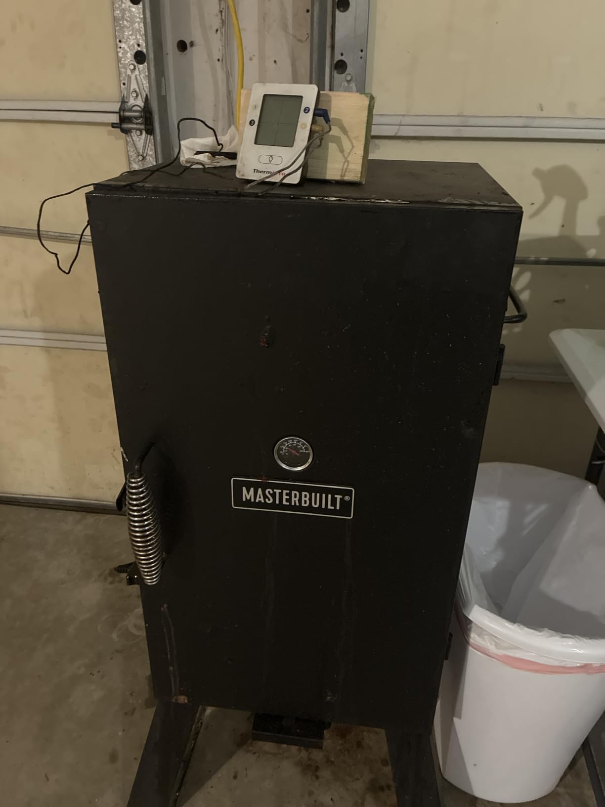 Masterbuilt 30-inch Electric Vertical BBQ Smoker with Analog Temperature Control, Chrome Smoking Racks and 535 Cooking Square Inches in Black, Model MB20070210 customer photo 1