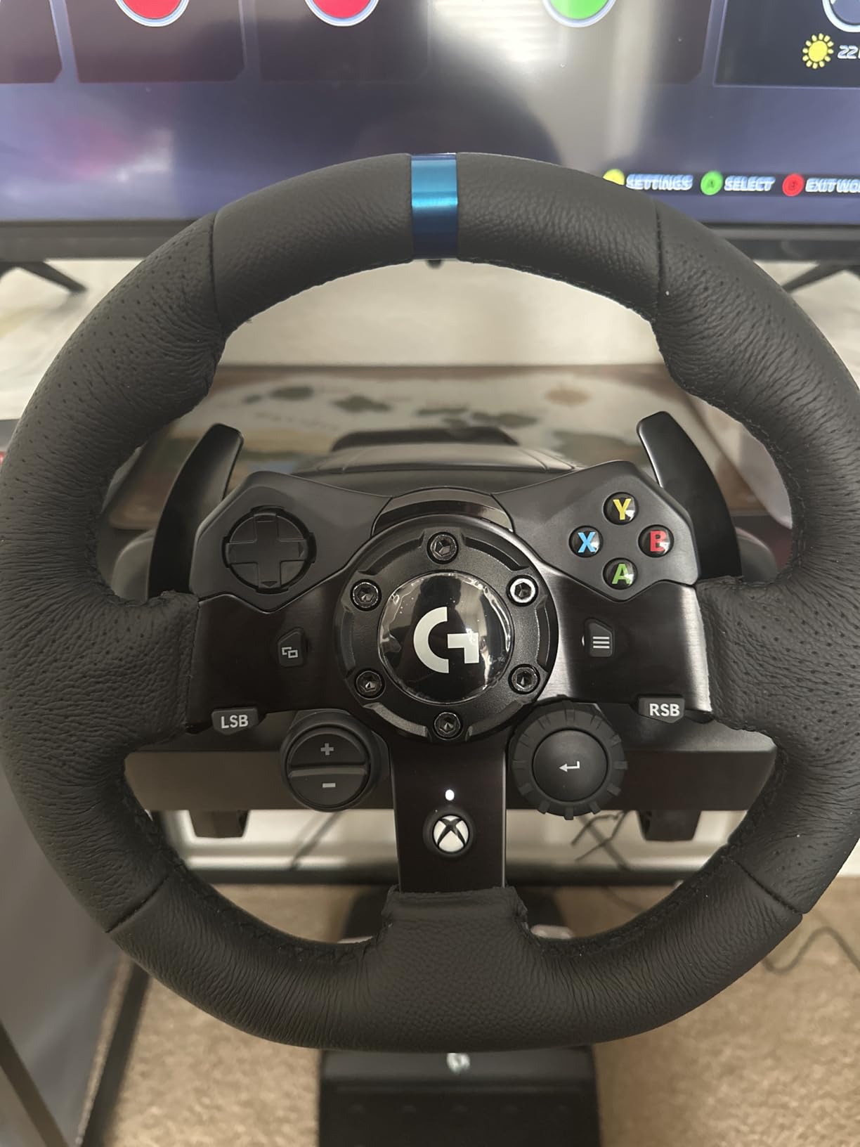 Logitech G923 Racing Wheel and Pedals, TRUEFORCE up to 1000 Hz Force Feedback, Gaming Steering Wheel PS5, PS4, PC, Mac, Genuine Leather- Black customer photo 2