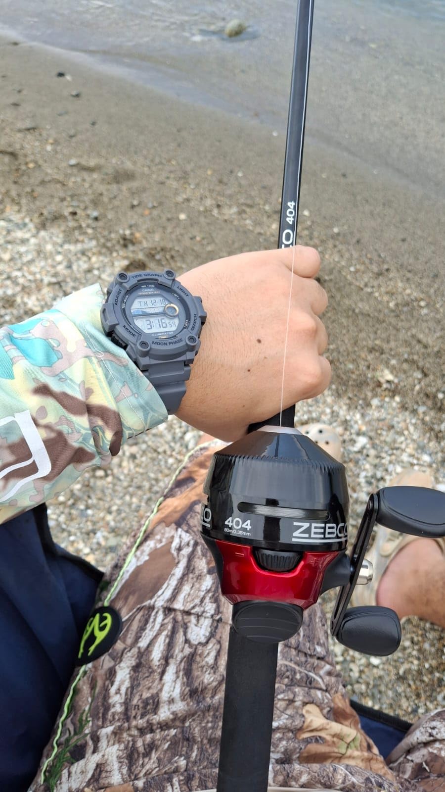 Zebco 202 & 404 Spincast Reels and Fishing Rod Combos (2-Pack), 5-Foot 6-Inch 2-Piece Fishing Pole, Size 30 and 40 Reels, Right-Hand Retrieve, Pre-Spooled with 10 lb and 15 lb Cajun Line, Black/Red customer photo 1