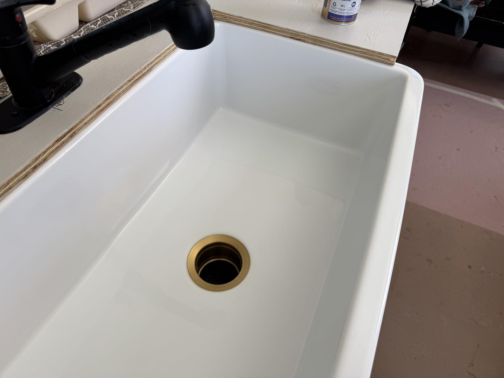 KRAUS KFR1-33GWH Turino Reversible 33-inch Fireclay Farmhouse Flat Apron Front Single Bowl Kitchen Sink in Gloss White customer photo 2