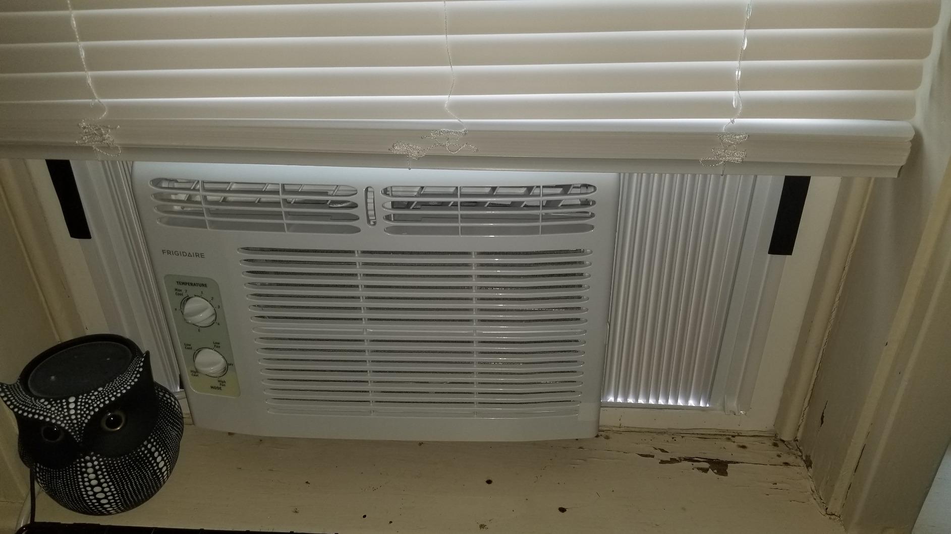 Frigidaire 5,000 BTU Window-Mounted Air Conditioner, Cools Up to 150 Sq. Ft., Quiet Operation, Effortless Temperature Control, 2 Fan Speeds, Auto Restart, White customer photo 2