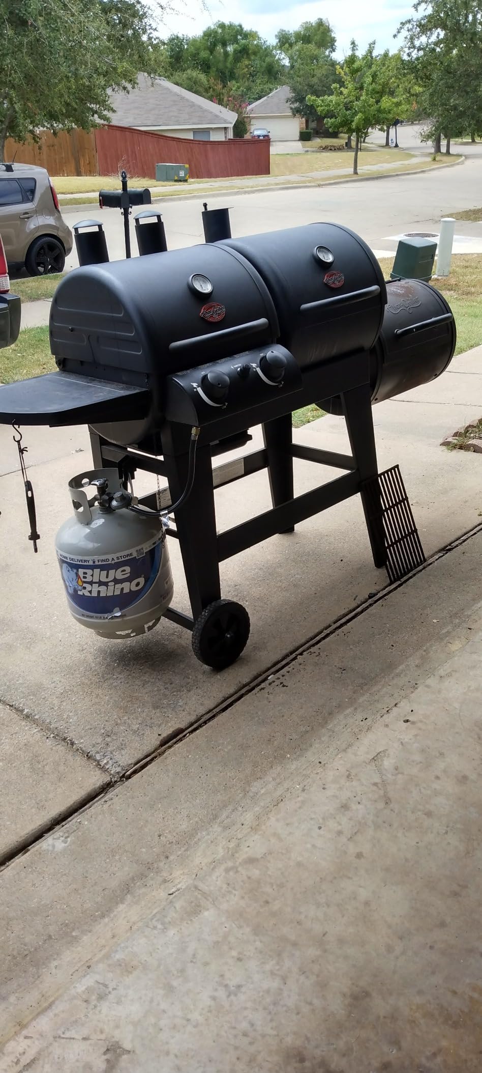 Char-Griller Dual-Function 2-Burner 24,000 BTU Propane Gas and Charcoal Combination Grill and Smoker with 870 Cooking Square Inches, Model E5030 customer photo 1