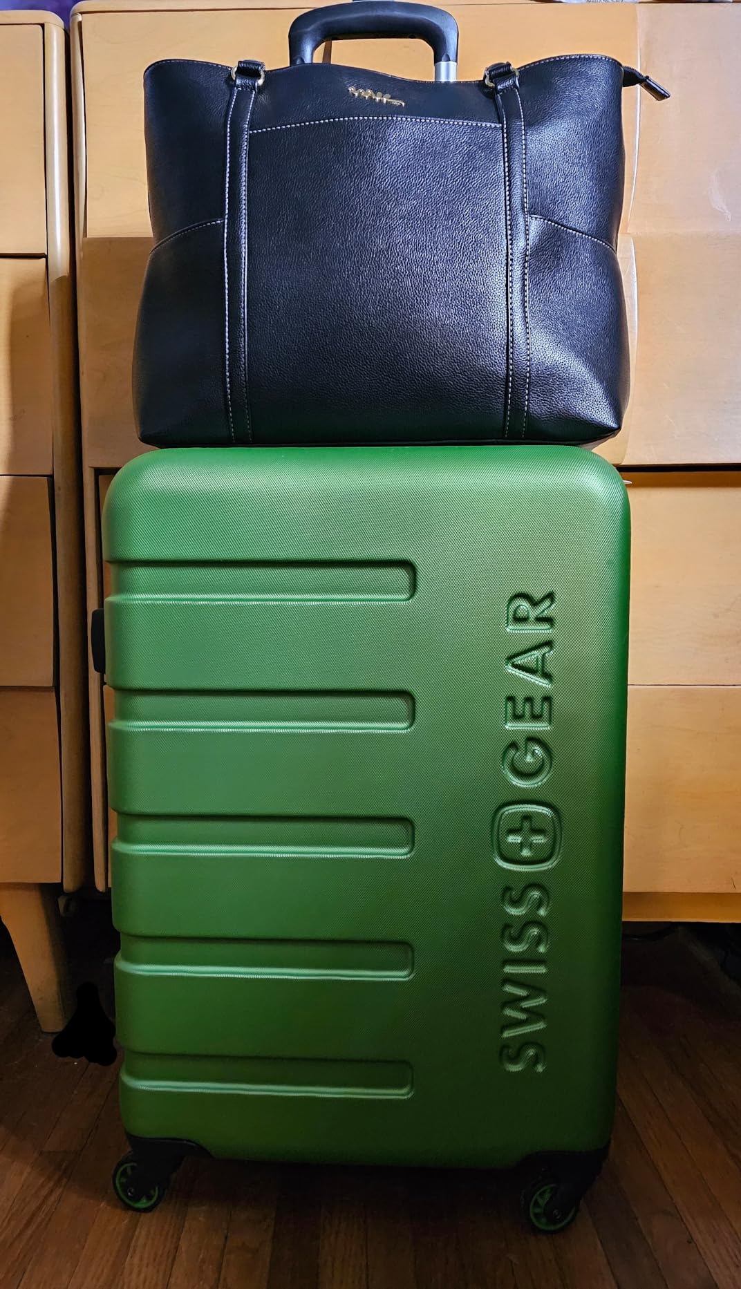 SwissGear 7366 Signature Hardside Expandable Luggage with Spinner Wheels, TSA Lock, Cup-Holder, Green, 3-Piece Set (19/23/27) customer photo 2