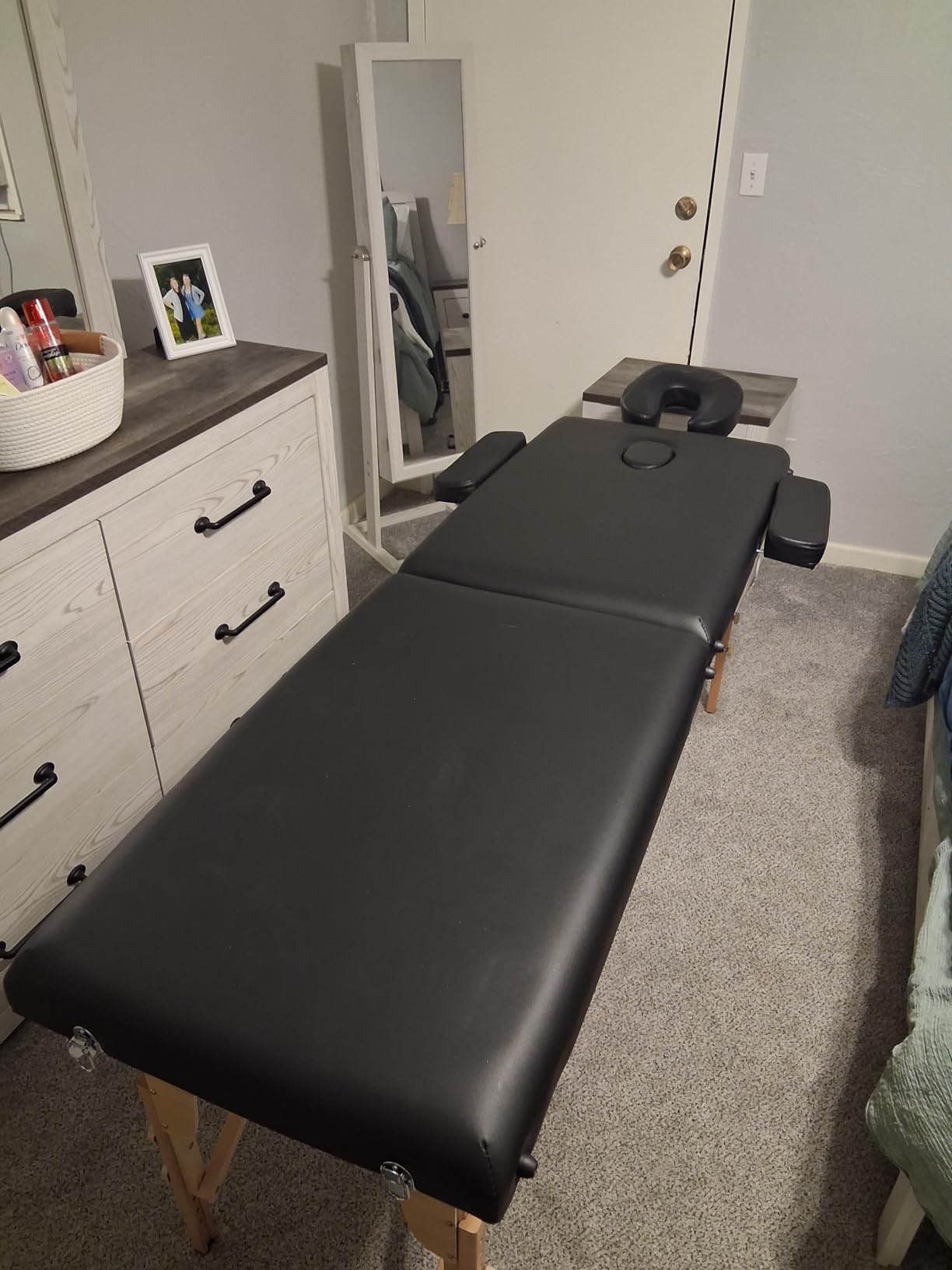 Yaheetech 84x24in Portable Massage Table Folding Adjustable Lash Bed, Black customer photo 1