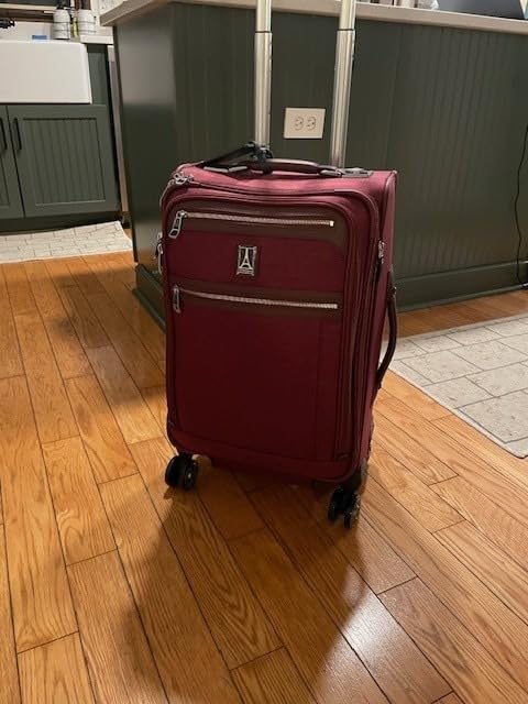 Travelpro Platinum Elite Carry-On Luggage Spinner, True Navy, 21-Inch - Expandable Softside With USB Port, Built-In Suiter, 8 Wheels & TSA-Approved Lock for Travelers customer photo 1