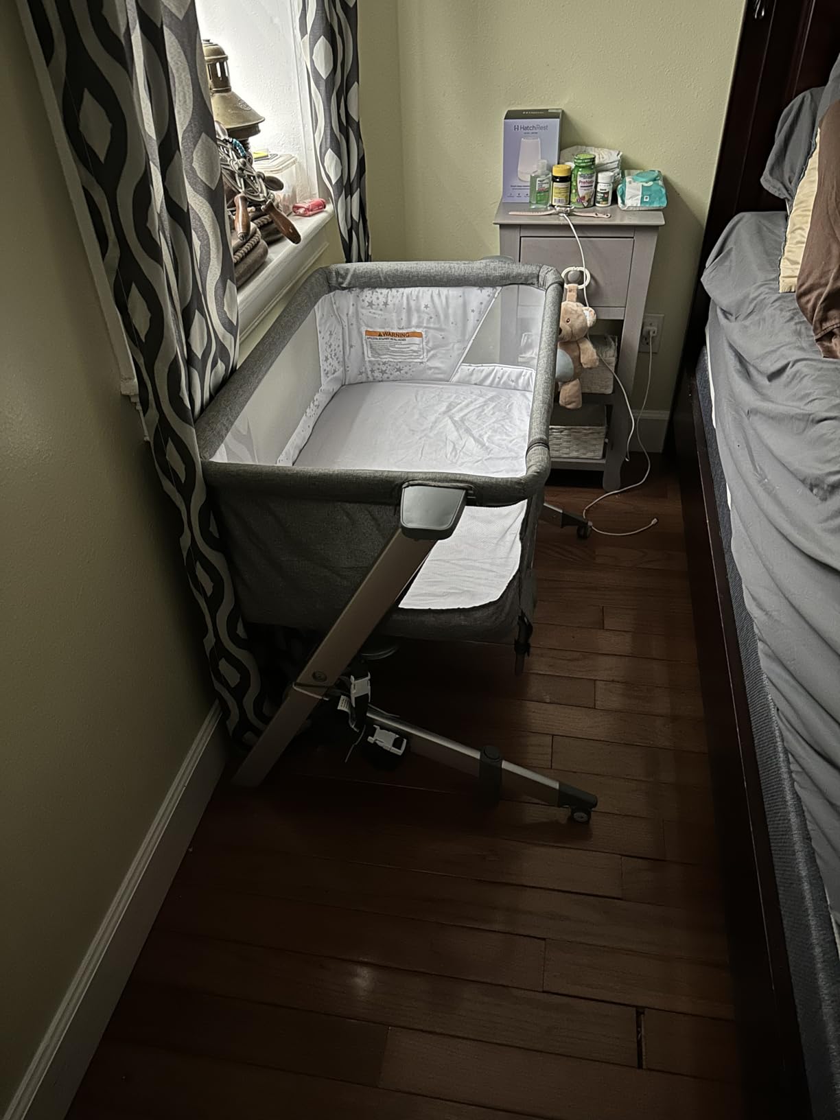 Dream On Me Skylar Bassinet & Bedside Sleeper, Adjustable Height, Grey | Breathable Mesh Sides, Plush Mattress Pad, Wheels with Safety Locks, Compact Fold & Travel Bag Included, BSA Verified customer photo 1