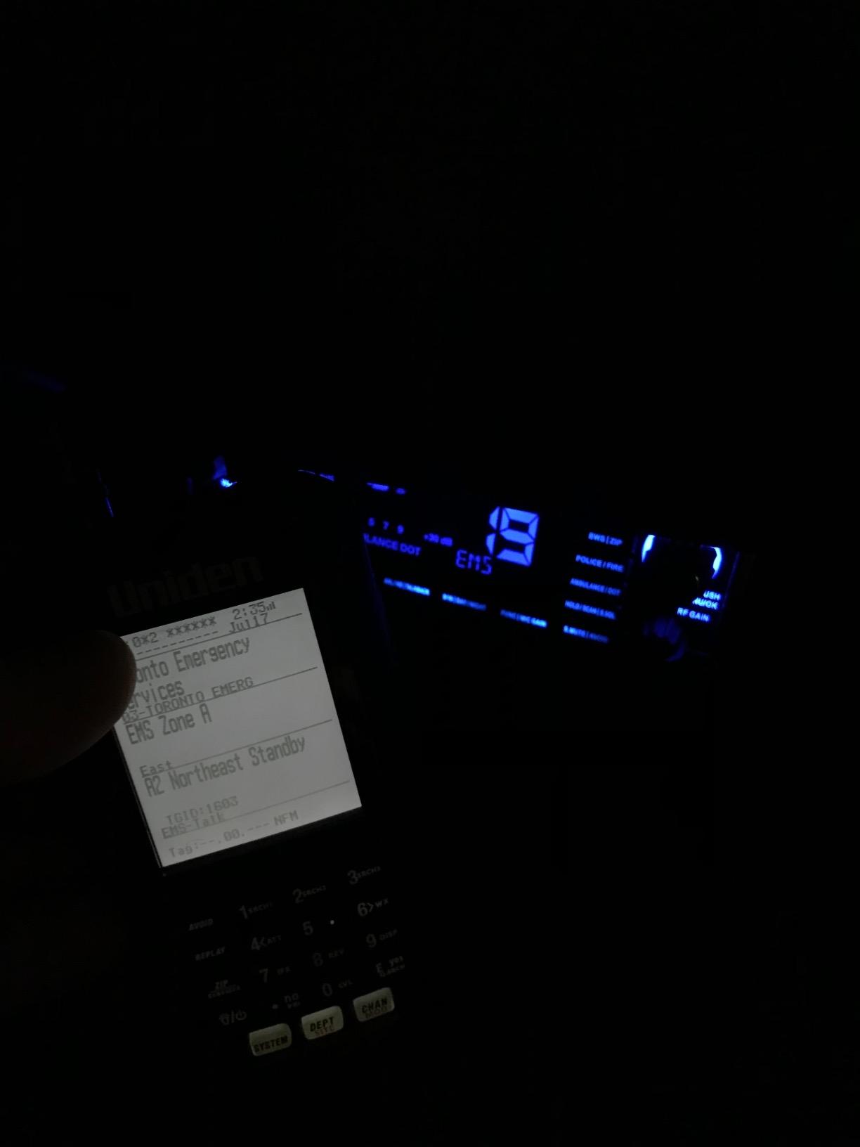 Uniden BEARTRACKER 885 Hybrid CB Radio + Digital TrunkTracking Police/Fire Scanner customer photo 1