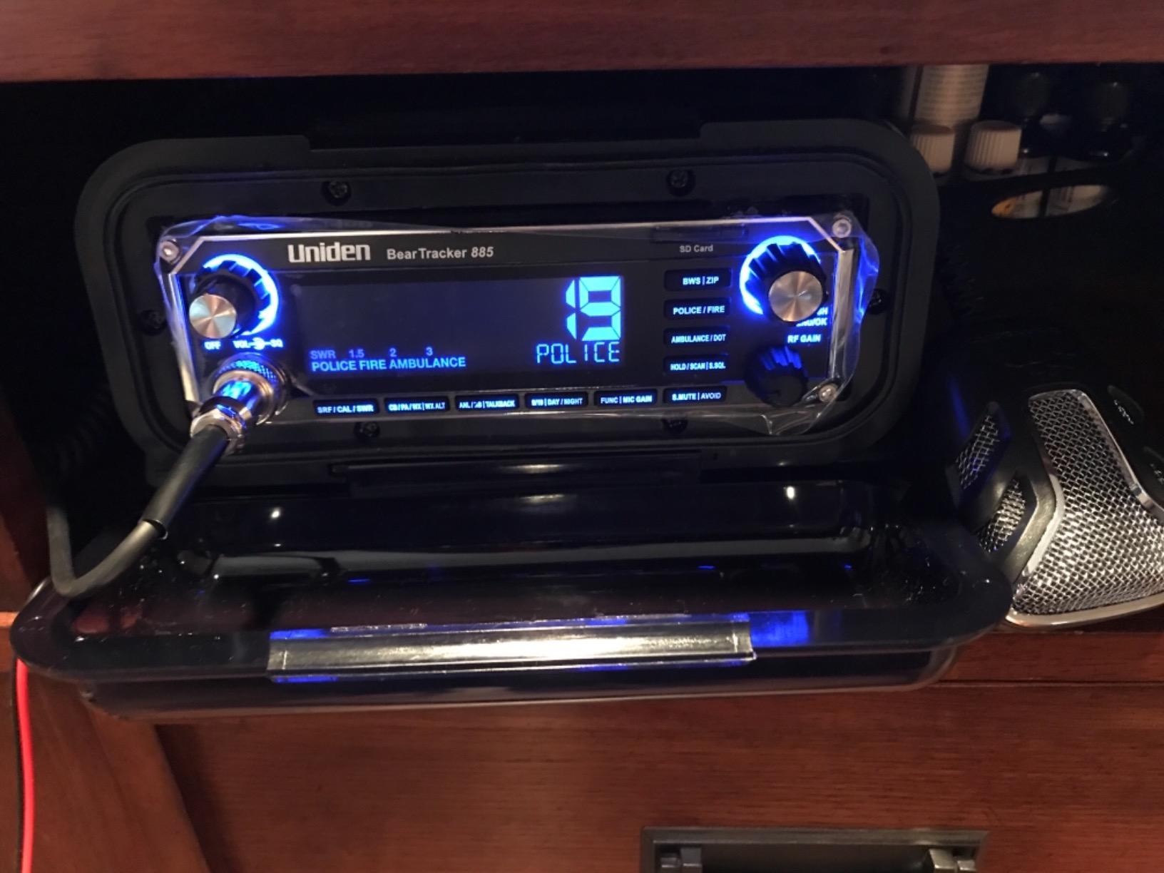 Uniden BEARTRACKER 885 Hybrid CB Radio + Digital TrunkTracking Police/Fire Scanner customer photo 2