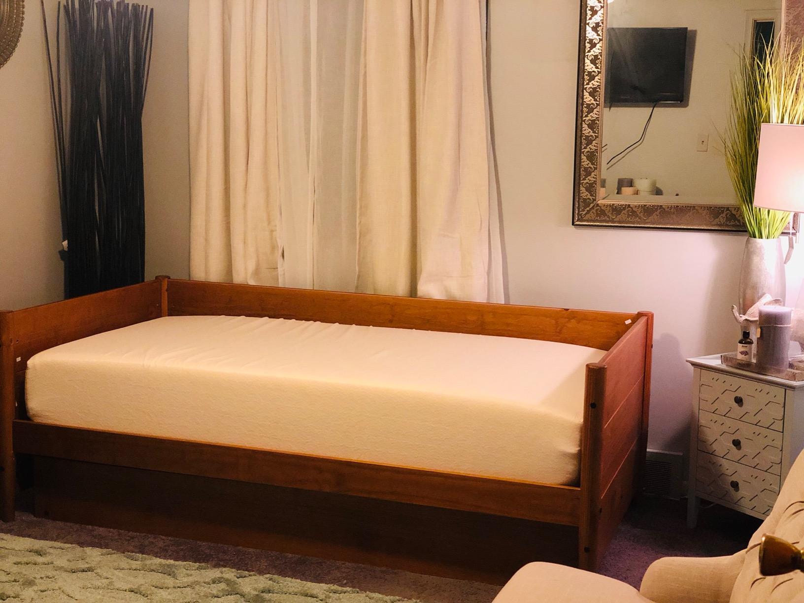 Camaflexi Mid-Century Modern Daybed & Trundle / Solid and Manufactured Wood / Panel Headboard / No Box Spring Needed / Foundation has 14 Wood Slats / Twin Trundle / Easy Assembly, Castanho Finish, Twin customer photo 1