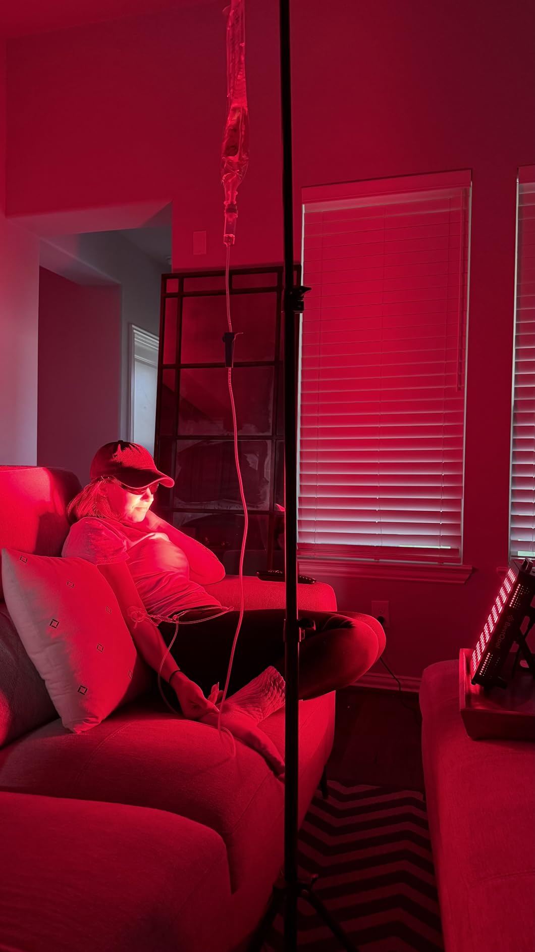BestQool Red Light Therapy Panel, 660nm Red & 850nm Infrared Light, 105W | Elite-Grade Dual Chip Infrared Therapy customer photo 1