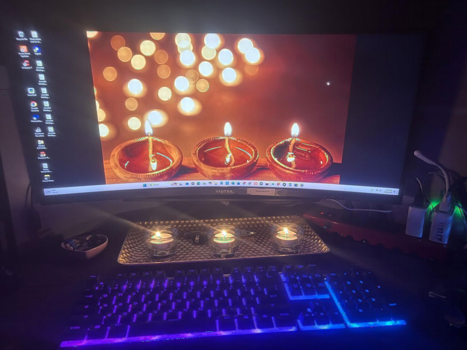 SteelSeries Apex 3 RGB Gaming Keyboard - 10-Zone RGB Illumination - IP32 Water Resistant - Premium Magnetic Wrist Rest (Whisper Quiet Gaming Switch) customer photo 1
