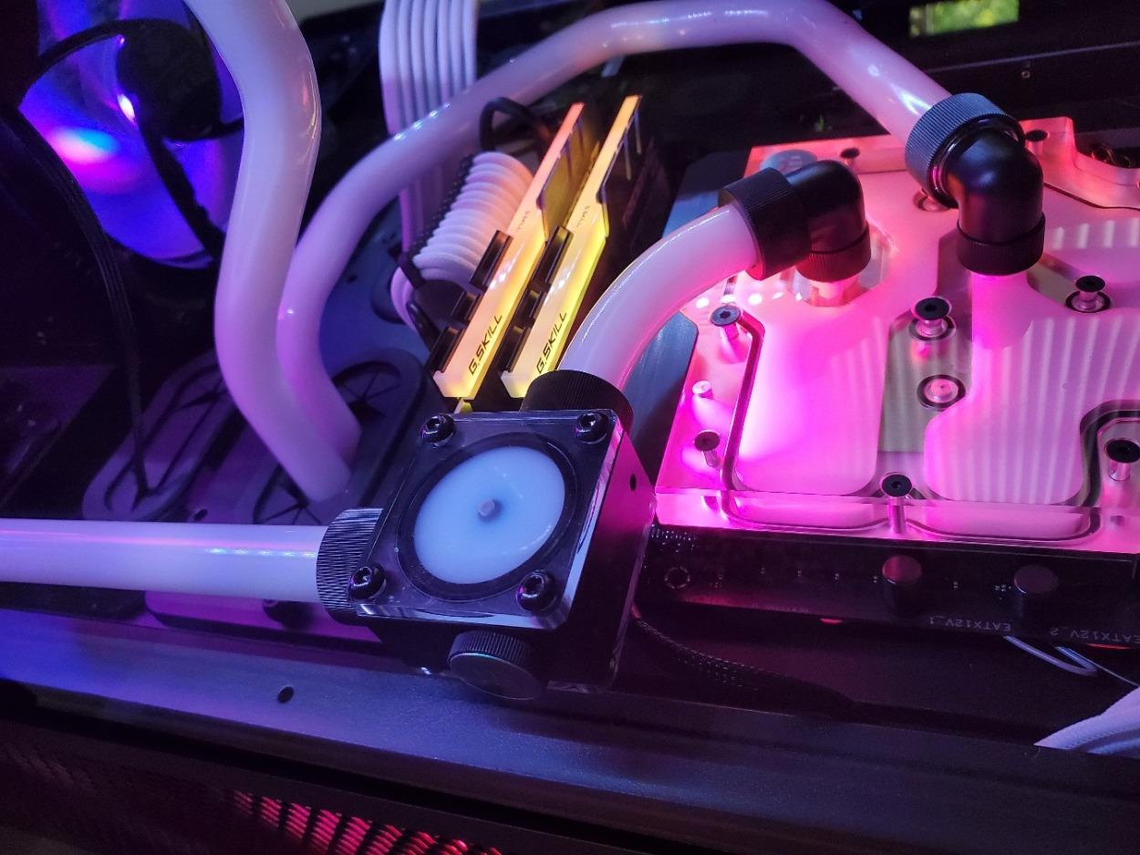 G.SKILL Trident Z RGB Series DDR4 RAM 16GB (2x8GB) 3600MT/s CL18-22-22-42 1.35V Intel AMD Desktop Computer Memory customer photo 2