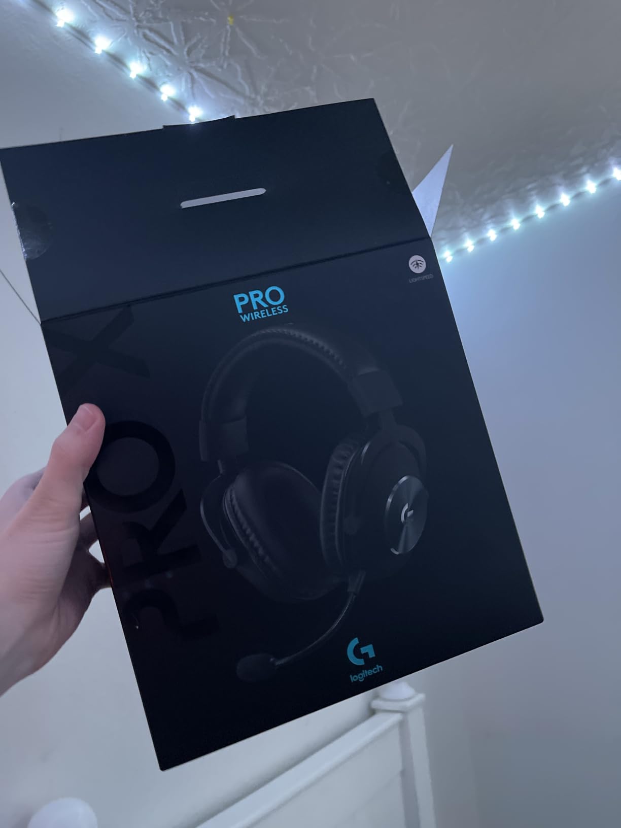 Logitech G PRO X Wireless Lightspeed Gaming Headset with Blue VO!CE Mic Filter Tech, 50 mm PRO-G Drivers, and DTS Headphone:X 2.0 Surround Sound, 20+ Hour Battery Life - Black customer photo 1