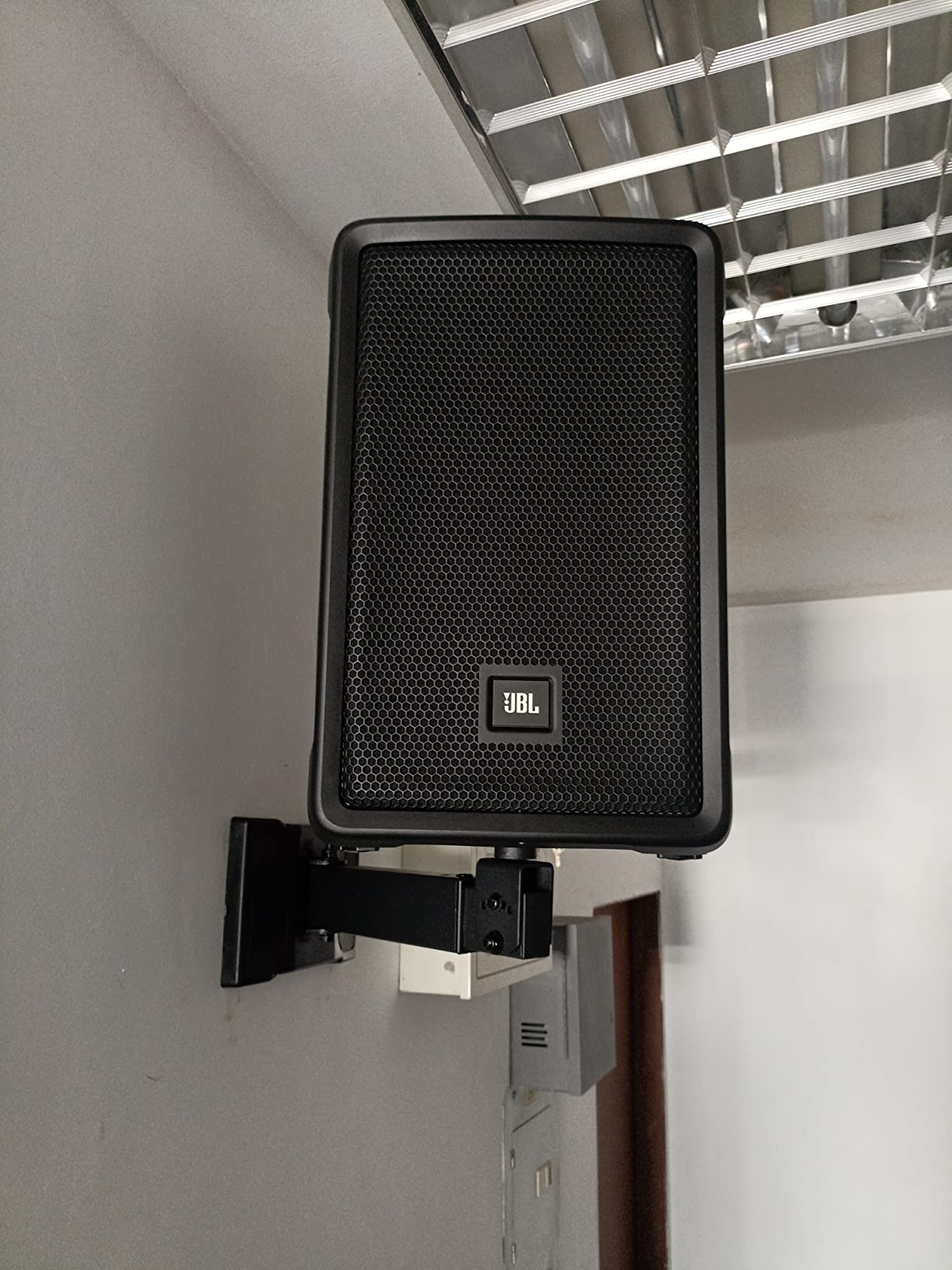 JBL Professional IRX108BT Powered PA Speaker, Portable Loudspeaker with Bluetooth, 8 Inch Woofer, 1300 Watt customer photo 1
