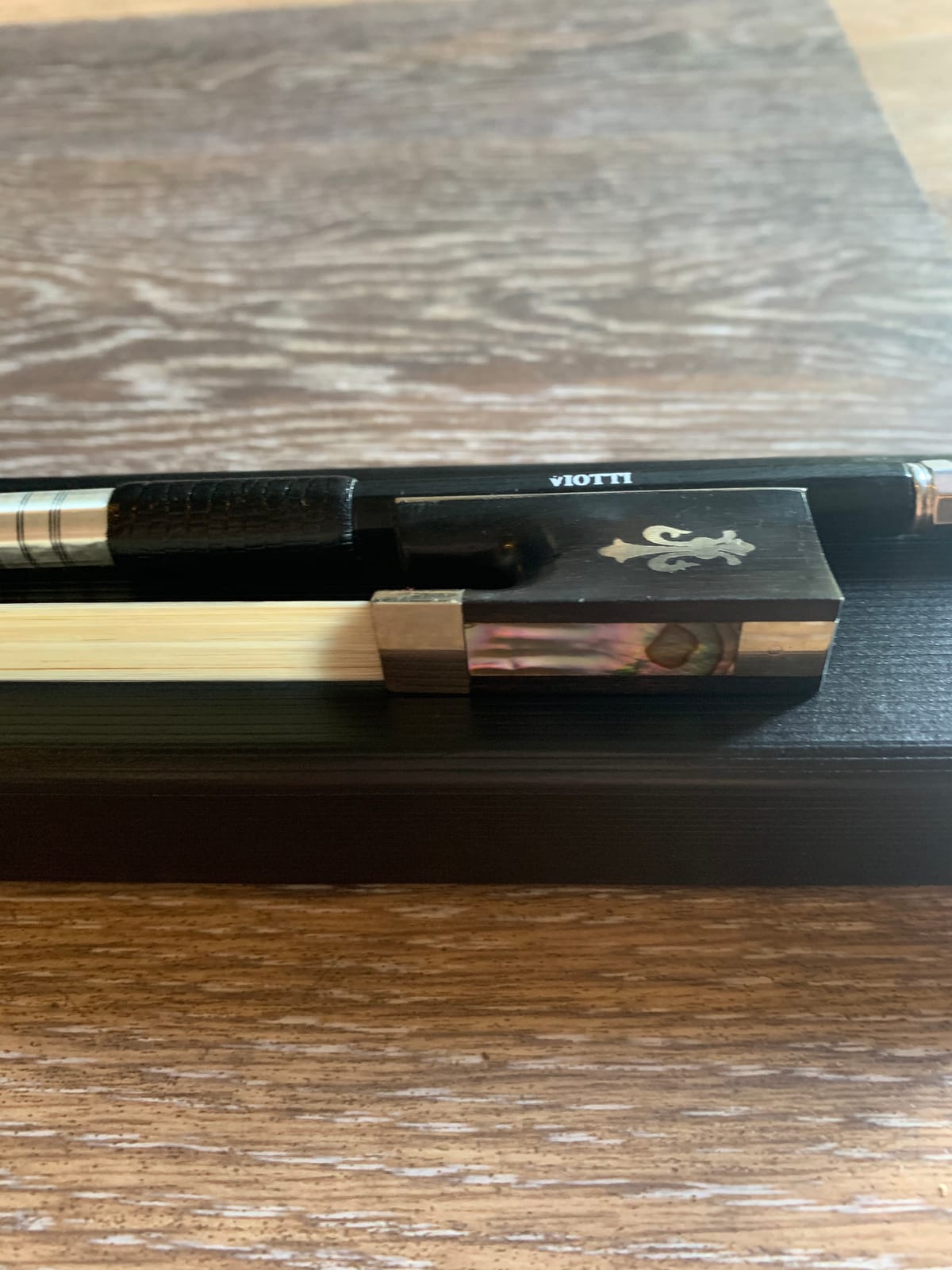 Viotti Carbon Fiber Violin Bow - Hand Crafted by Professional Violin & Bow Makers, Strong, Stiff & Well Balanced customer photo 2
