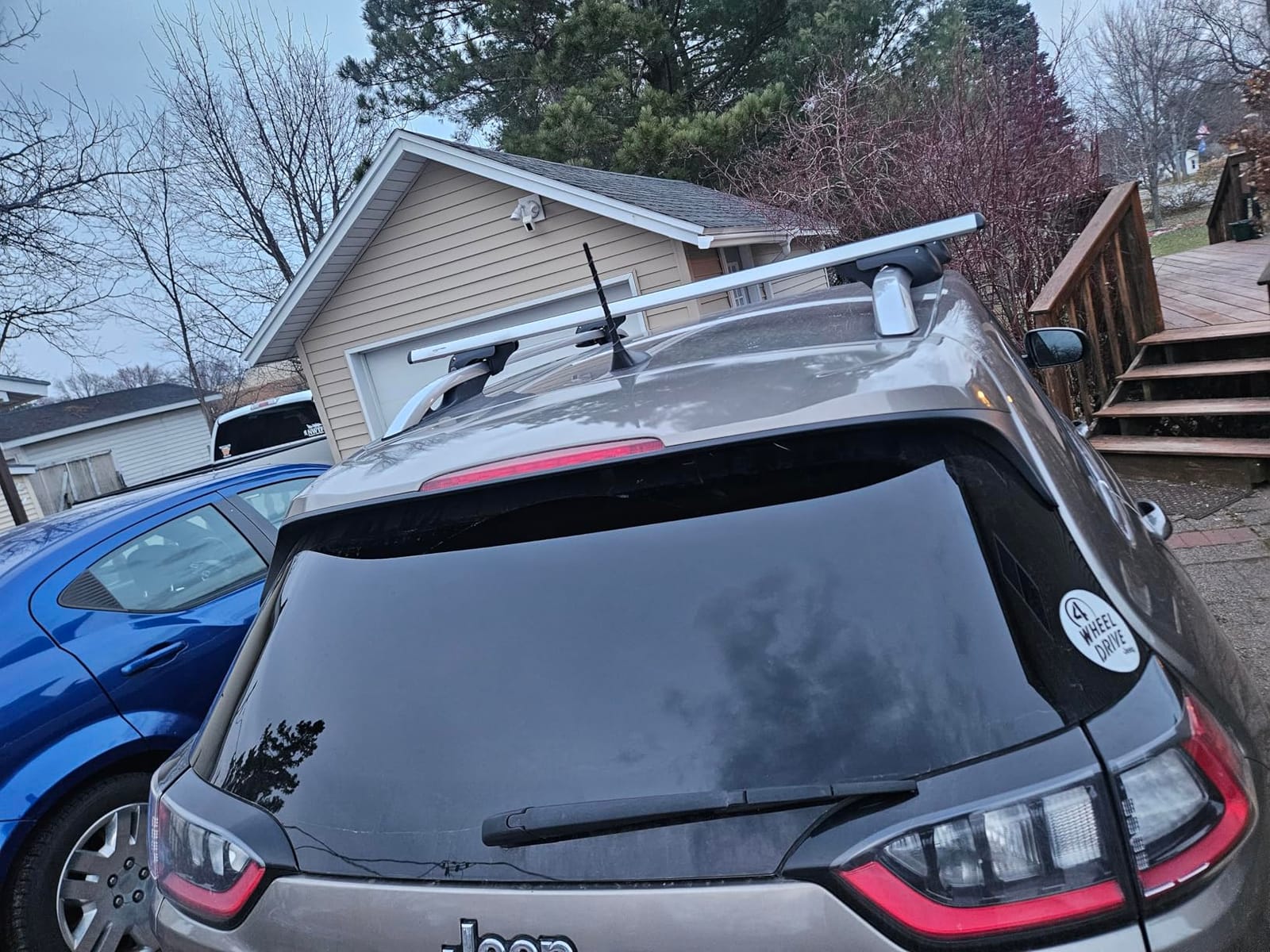 Amazon Basics Cross Rail Roof Rack, 52 inches, Fits up to 46