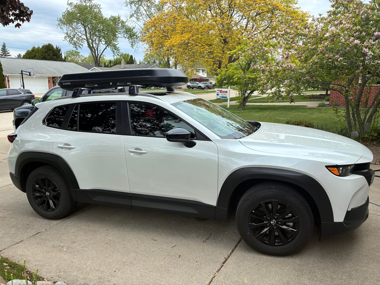 INNO ROOF Box 320 Matte Black 9 cu ft, Cargo Box, Roof Rack, Hard Shell, Low Profile, Dual-Side Opening with Locks, Made in Japan customer photo 2