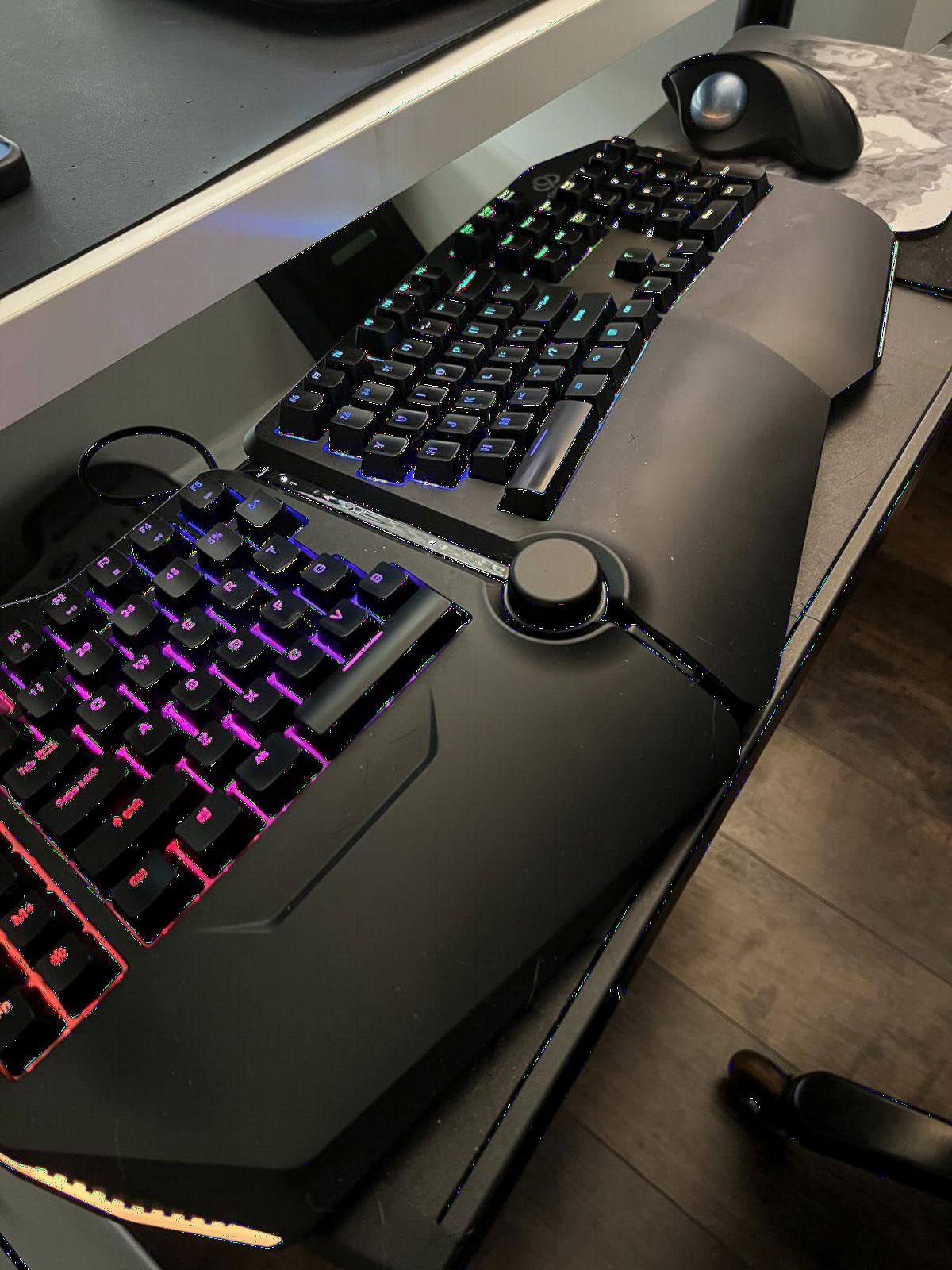 Cloud Nine C989M Ergonomic Mechanical Keyboard for PC - Kailh Tactile Brown Switches - RGB Backlit customer photo 2