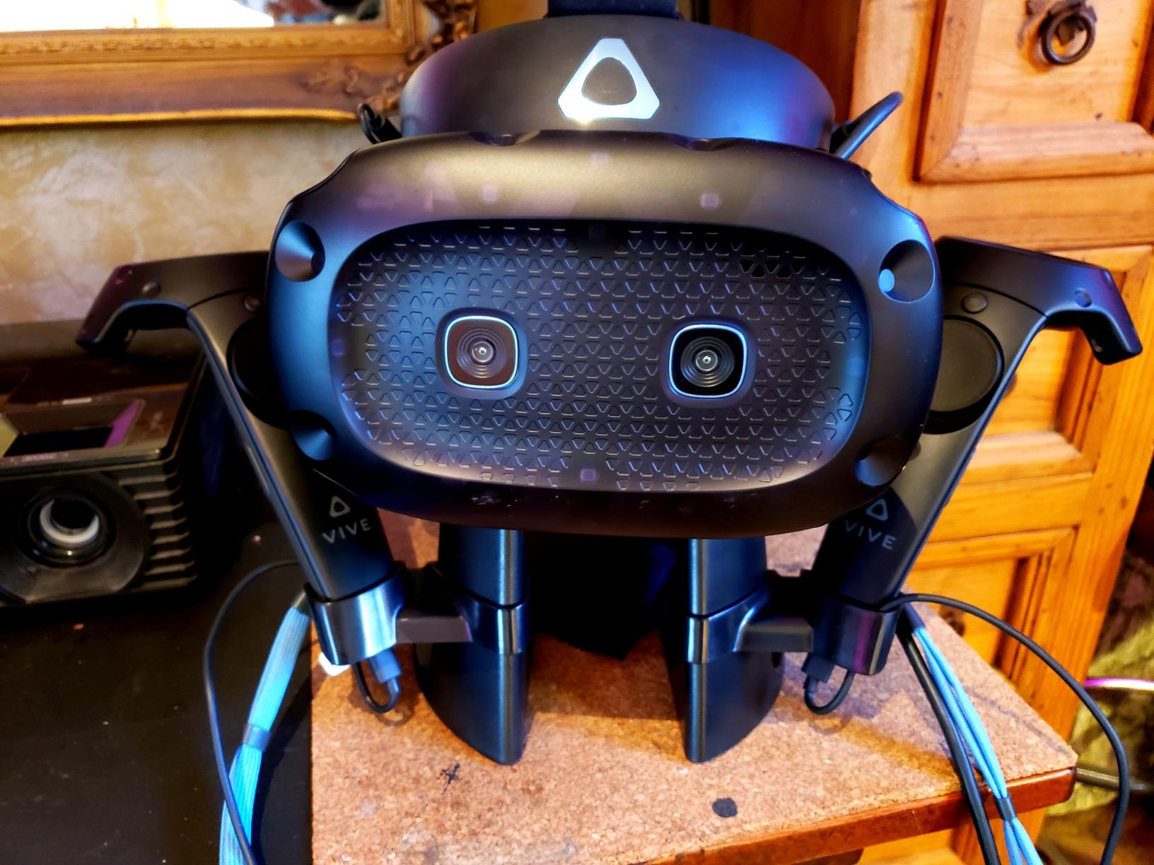 HTC Vive Cosmos Elite Virtual Reality System customer photo 1