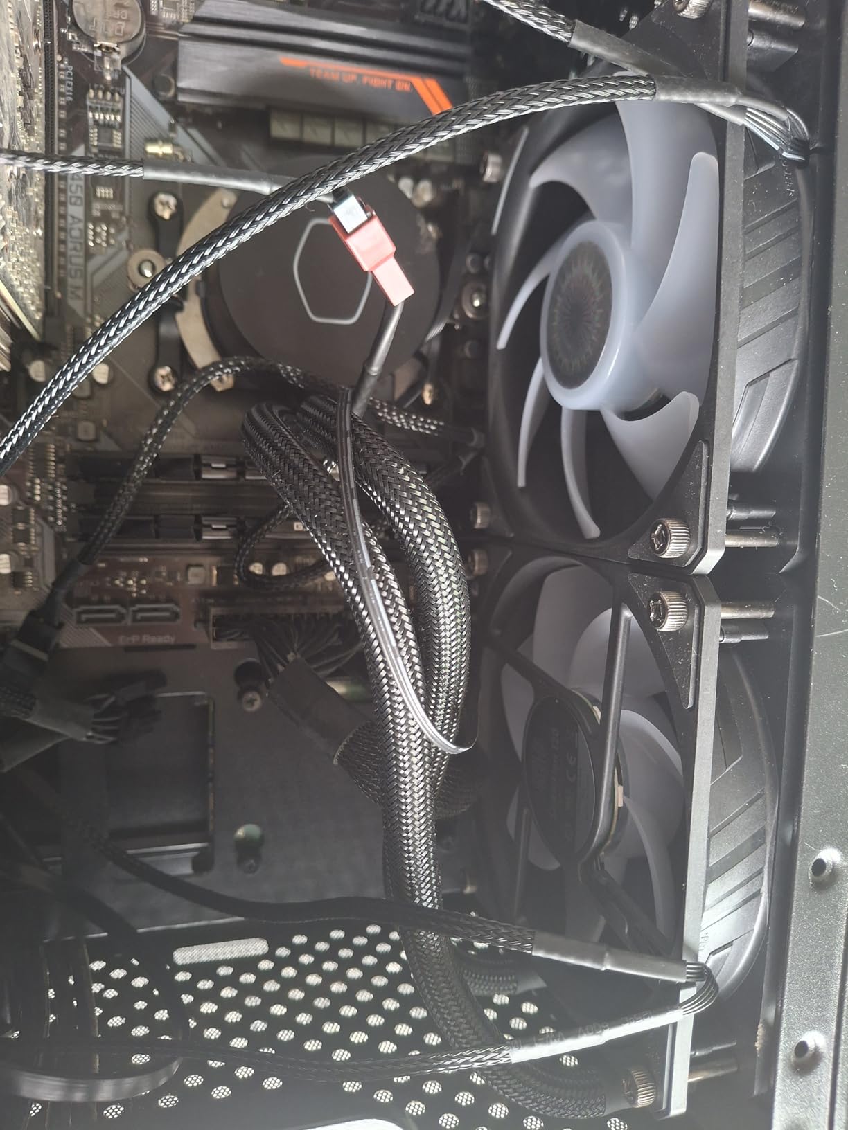 Cooler Master MasterLiquid ML240L RGB V2, Close-Loop AIO CPU Liquid Cooler, Gen3 Dual Chamber Pump, 240mm Radiator, SickleFlow 120 PWM ARGB, AMD Ryzen AM5/AM4, Intel LGA1700/1200 customer photo 2