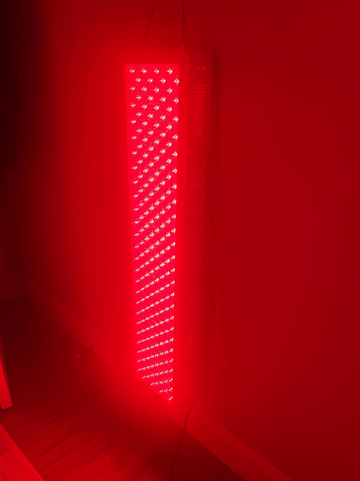 BestQool Red Light Therapy Panel, 4 Wavelengths 200 LEDs Full Body, 330W | 630-940nm Red and Infrared Light Therapy, Elite Grade Dual Chip High Power Red Light Lamp at Home, Modular Design customer photo 1