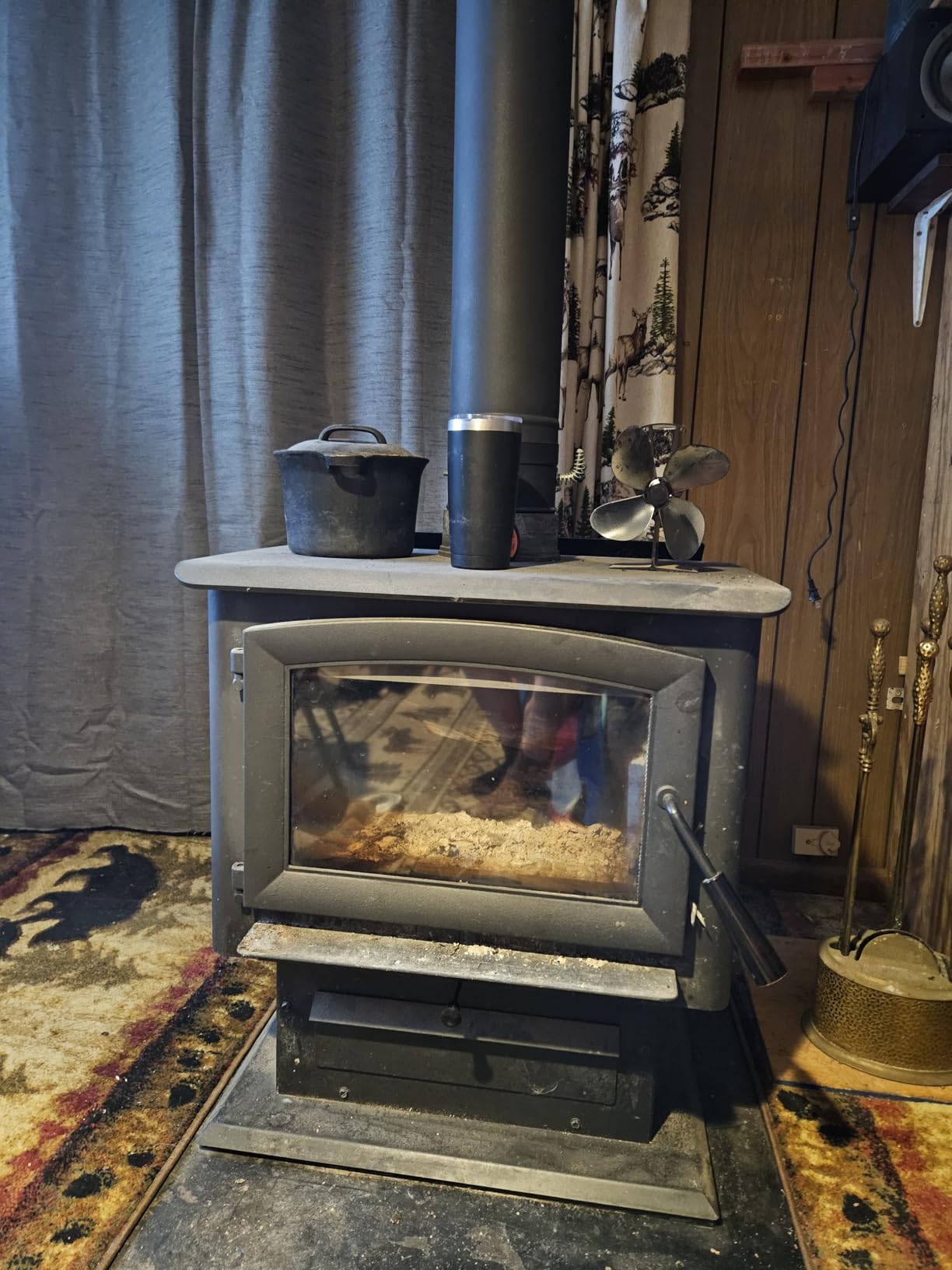 Ashley Hearth AW2520E-P 2,500 sq ft Wood Stove with Legs and Pedestal customer photo 1
