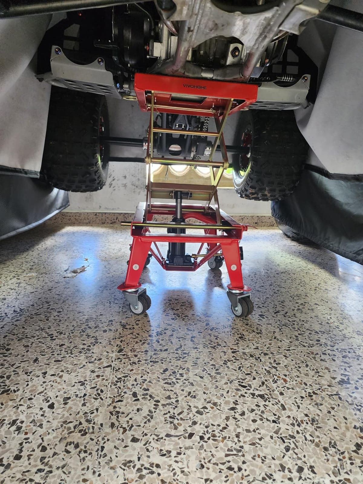 VIVOHOME 350 Lbs Heavy Duty Hydraulic Motorcycle Lift Jack | for ATV, dirt Bikes, Foot Operated, Heavy Duty Scissor Lift Jack Stand, with 4 Wheels and Removable Stopper, Red customer photo 1