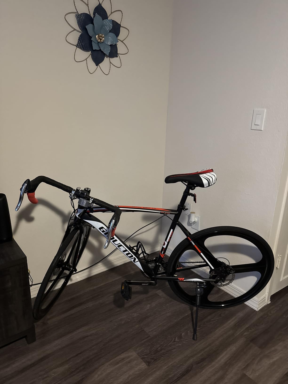 Eurobike HYXC550 Road Bike, 21 Speed 54cm Frame Road Bicycle for Men and Women, Disc Brake 700C Adult Bike (3 Spoke Wheel) customer photo 1