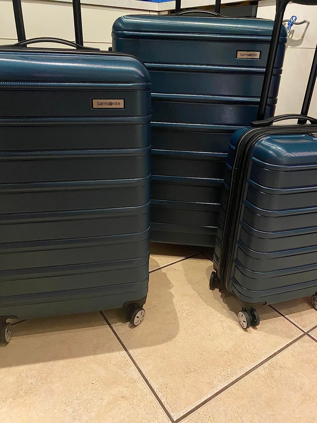 Samsonite Omni 2 Hardside 3 Piece Set - Includes Global Carry-On, Medium, & Large Checked Suitcases - 360° Dual Spinner Wheels - Integrated TSA Lock & Expansion - Amazon Exclusive - Artic Silver customer photo 1