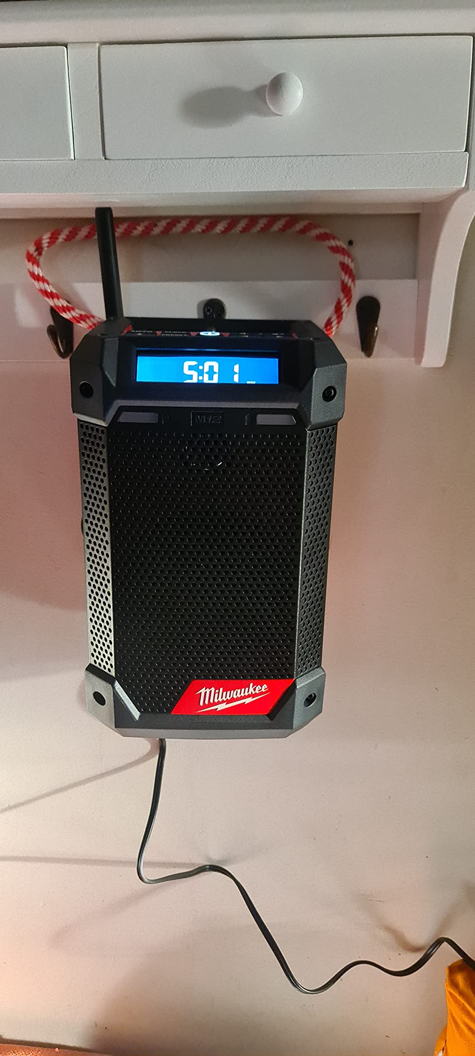 Milwaukee 2951-20 M12 Lithium-Ion Cordless Radio + Charger (Tool Only) customer photo 1