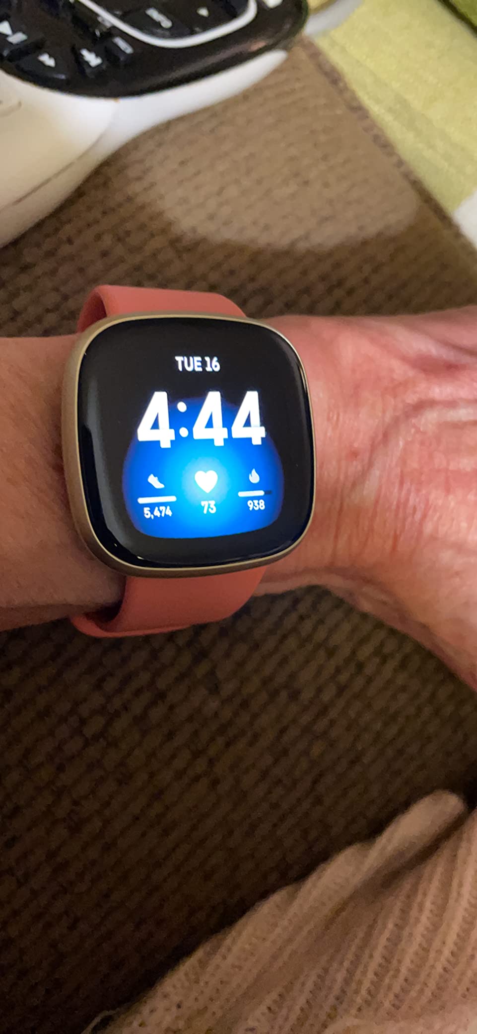 Fitbit Versa 3 Health & Fitness Smartwatch with GPS, 24/7 Heart Rate, Alexa Built-in, 6+ Days Battery, Midnight Blue/Gold, One Size (S & L Bands Included) customer photo 2