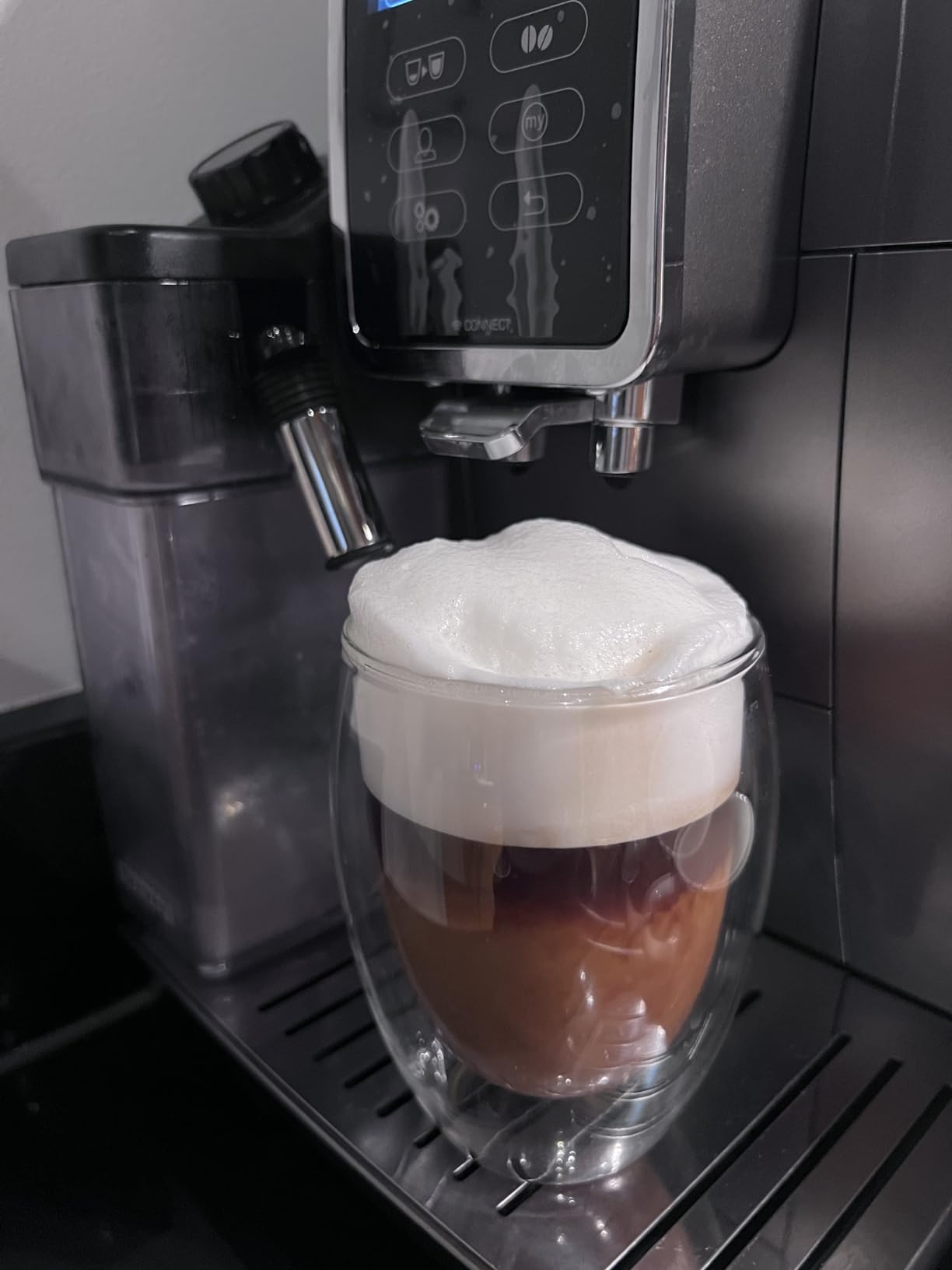 De'Longhi Dinamica LatteCrema Espresso Machine with Automatic Milk Frother, Built-in Grinder, Silver customer photo 2