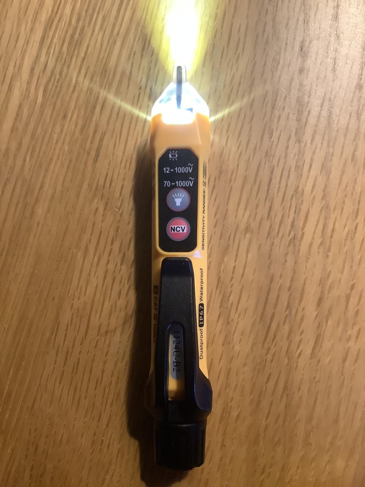 Klein Tools NCVT3P Dual Range Non Contact Voltage Tester, 12 - 1000V AC Pen, Flashlight, Audible and Flashing LED Alarms, Pocket Clip customer photo 2