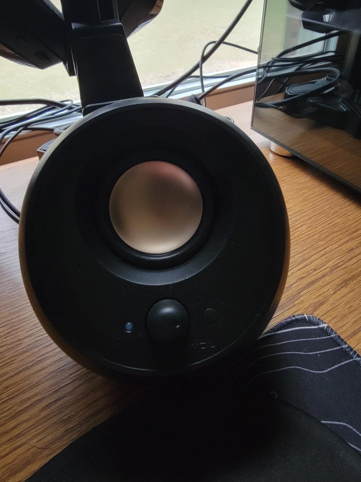 Creative Pebble V3, 2.0 USB-C Desktop Speakers, Bluetooth 5.0, Black | Bluetooth 5.0, USB-C, 2.0 Speaker, Clear Dialog, 8W RMS, USB-A Adapter, Desktop Speakers, Stereo, Black customer photo 1