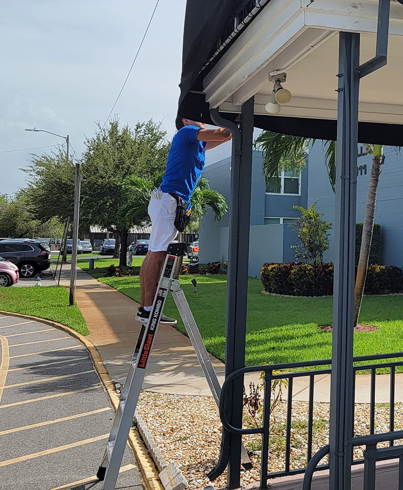 Little Giant King Kombo 2.0, 5 ft Aluminum Multi-Position Ladder, 14905-001 | Pro Lightweight Multi-Position Ladder, Step/Extension/Leaning Modes, Rotating Wall Pad, 300 lbs. Weight Capacity customer photo 1