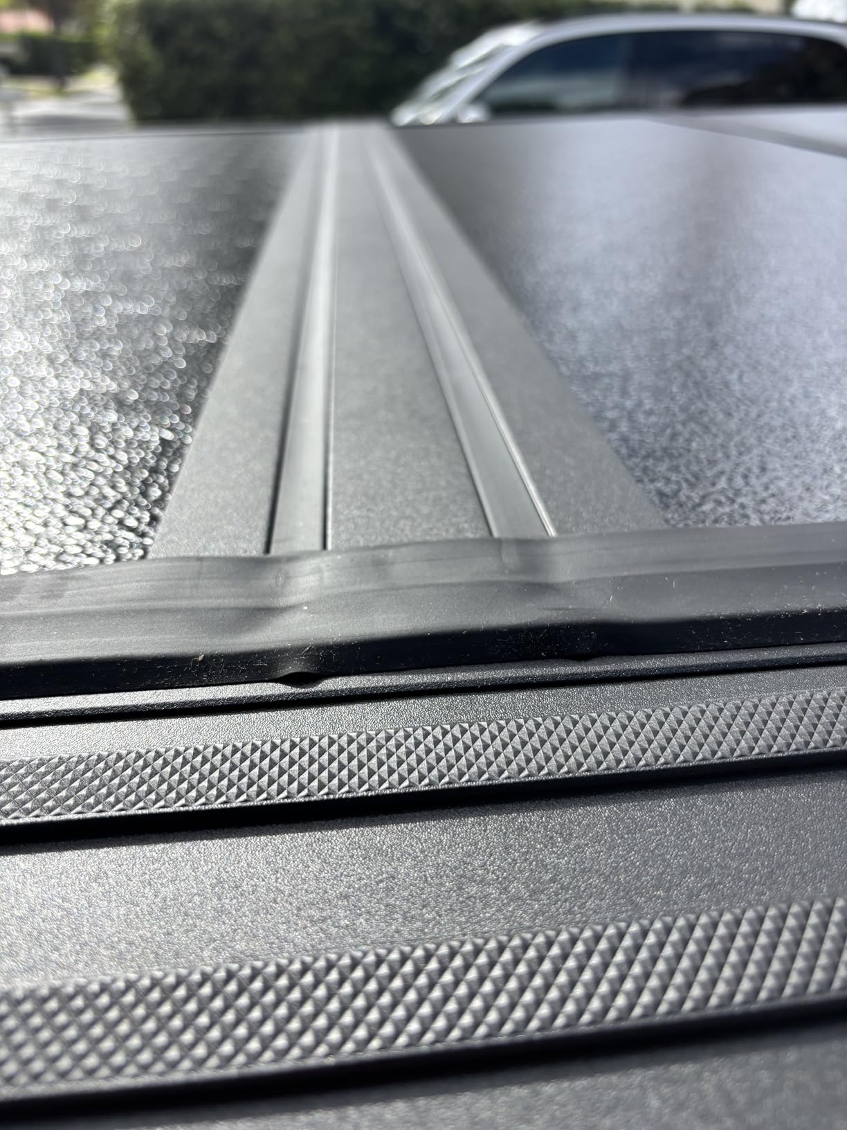 Gator EFX Hard Tri-Fold Truck Bed Tonneau Cover - Heavy-Duty Truck Bed Protection - Durable Aluminum Panels - Hard Folding Tonneau Cover - 2021-2026 Ford F-150 (incl. Raptor/Lightning) - 5'7
