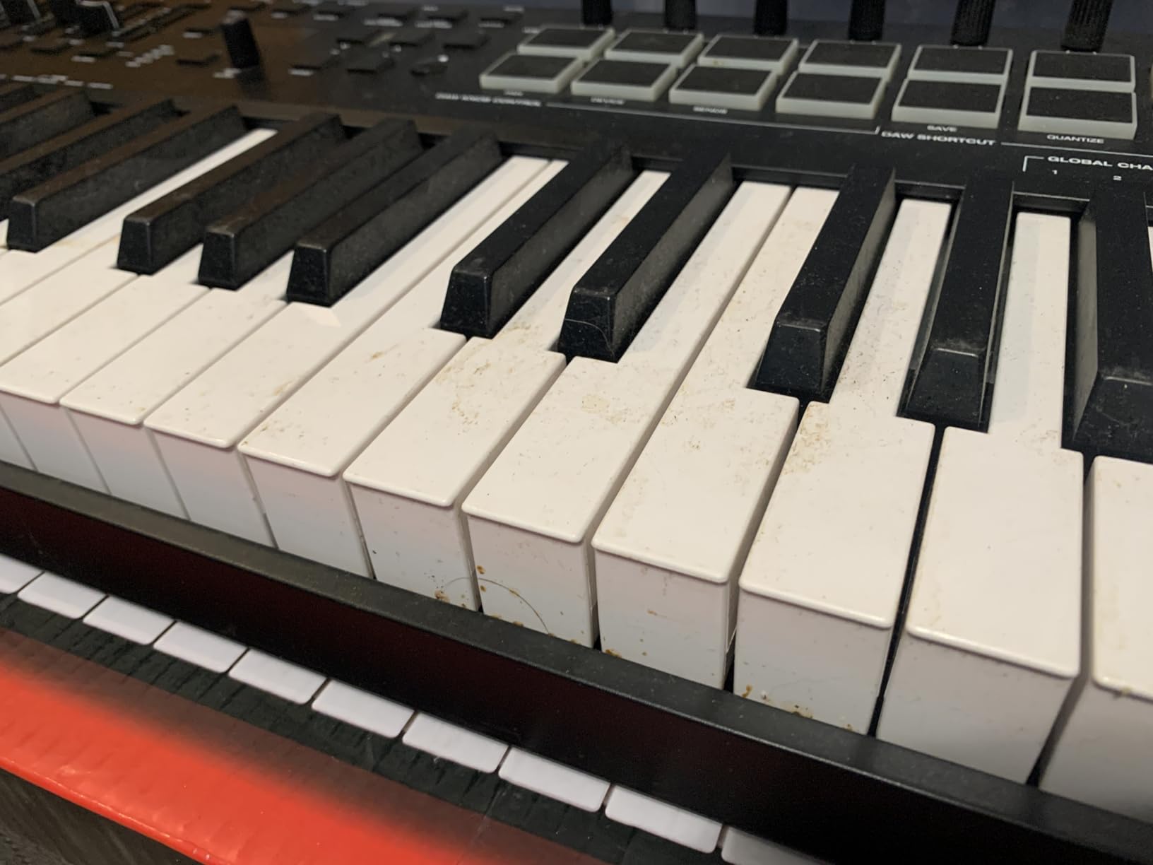 M-AUDIO Oxygen Pro 61 USB MIDI Keyboard Controller | 61 Velocity-Sensitive Keys, 16 Beat Pads, 8 Knobs, 9 Faders, and Bundled DAW Recording Software, for Music Production customer photo 2