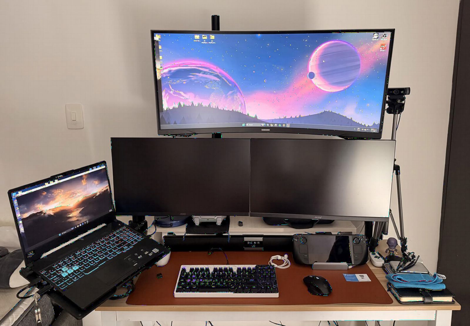 Samsung 34' Odyssey G5 Ultra-Wide Gaming Monitor with 1000R Curved Screen | 165Hz, 1ms, FreeSync Premium, Large Display, Eye Comfort, Multiple Ports, WQHD (LC34G55TWWNXZA) customer photo 1
