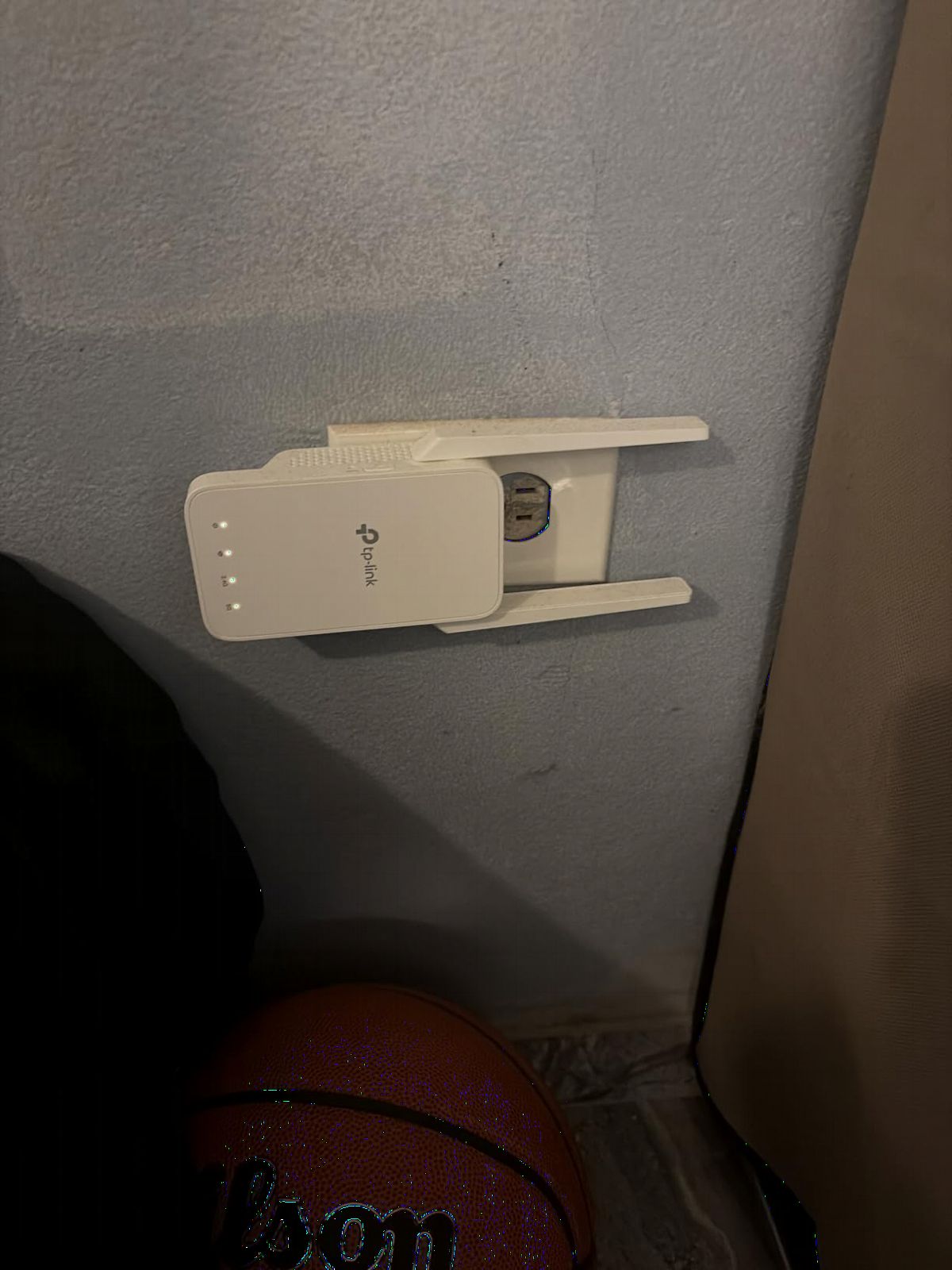 TP-Link AC1200 WiFi Extender - 1.2Gbps Home Signal Booster, Dual Band 5GHz/2.4GHz, Up to 1600 Sq.ft and 32 Devices, EasyMesh Compatible, One Ethernet Port (RE315) customer photo 1