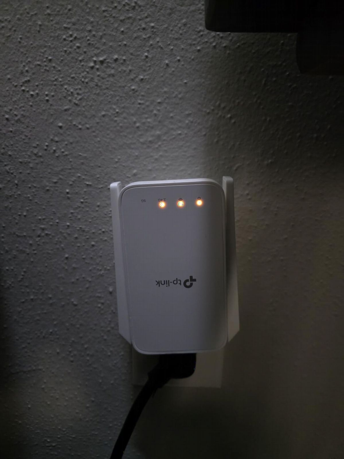 TP-Link AC1200 WiFi Extender - 1.2Gbps Home Signal Booster, Dual Band 5GHz/2.4GHz, Up to 1600 Sq.ft and 32 Devices, EasyMesh Compatible, One Ethernet Port (RE315) customer photo 2